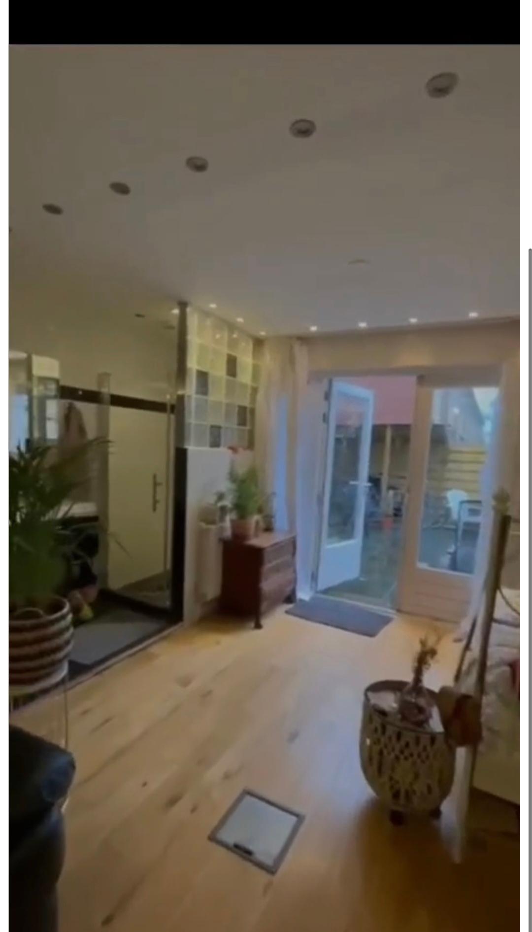 show all photos of Laan van Parijs