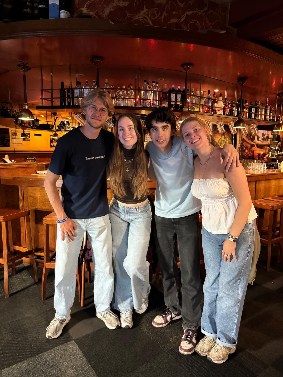 show all photos of Landstraat