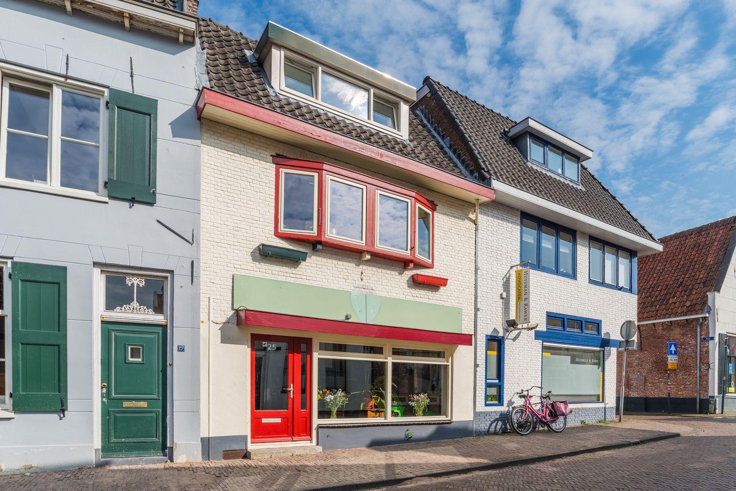 show all photos of Bloemendalsestraat