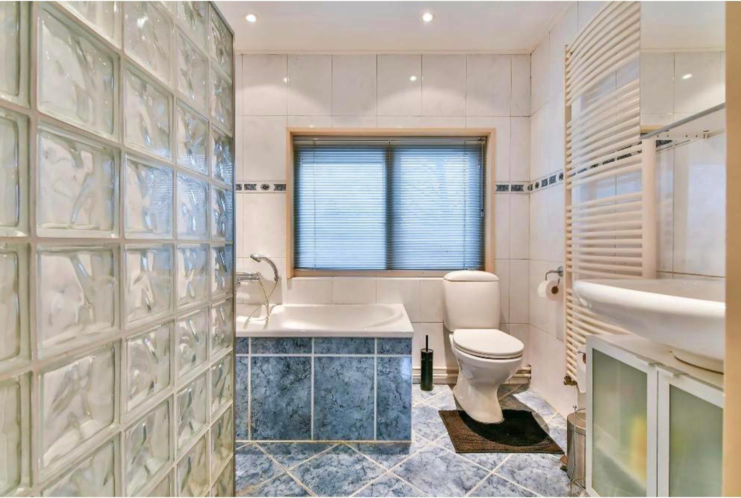 show all photos of Aalsmeerderweg