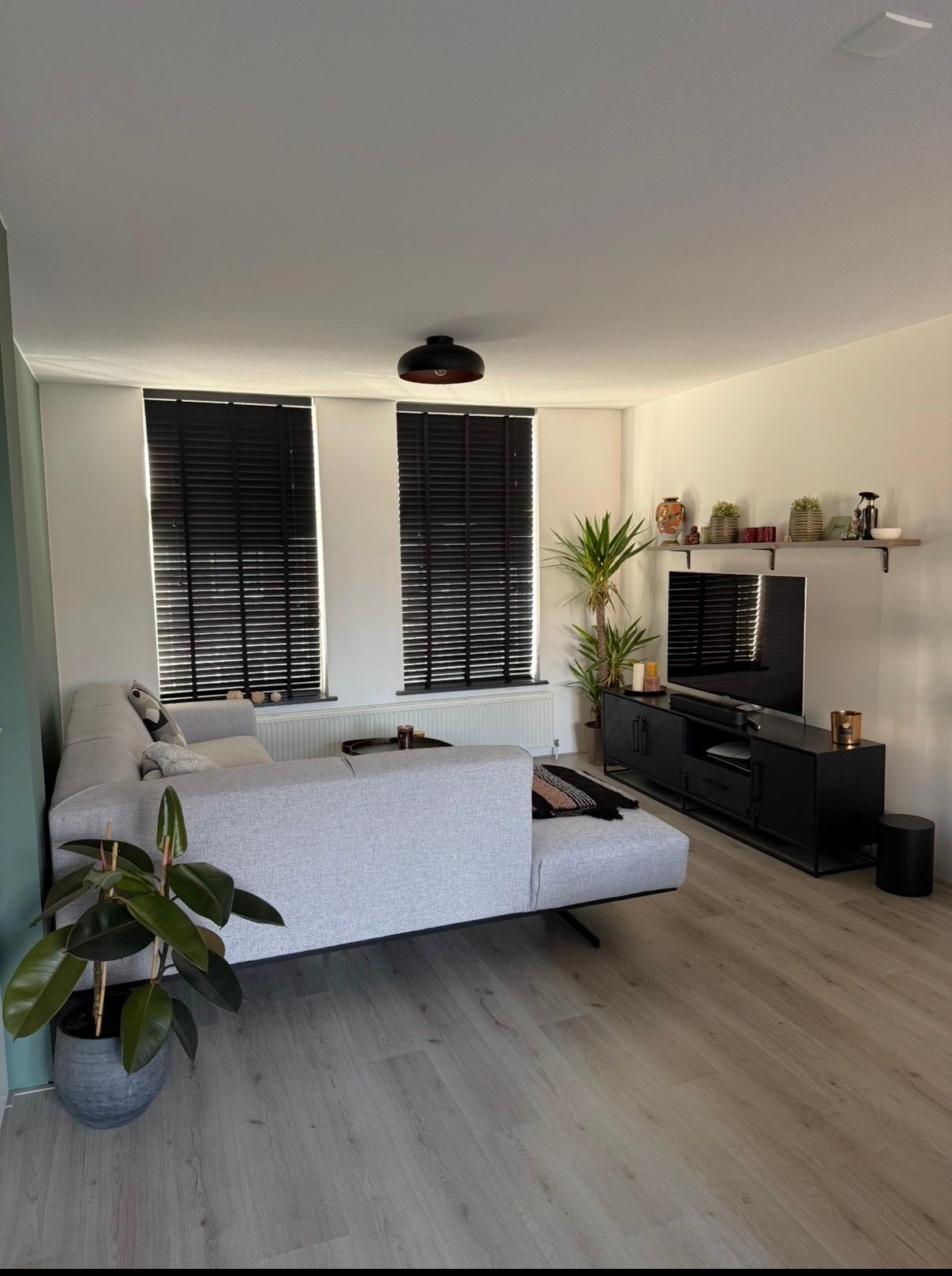 show all photos of Middenhoefstraat