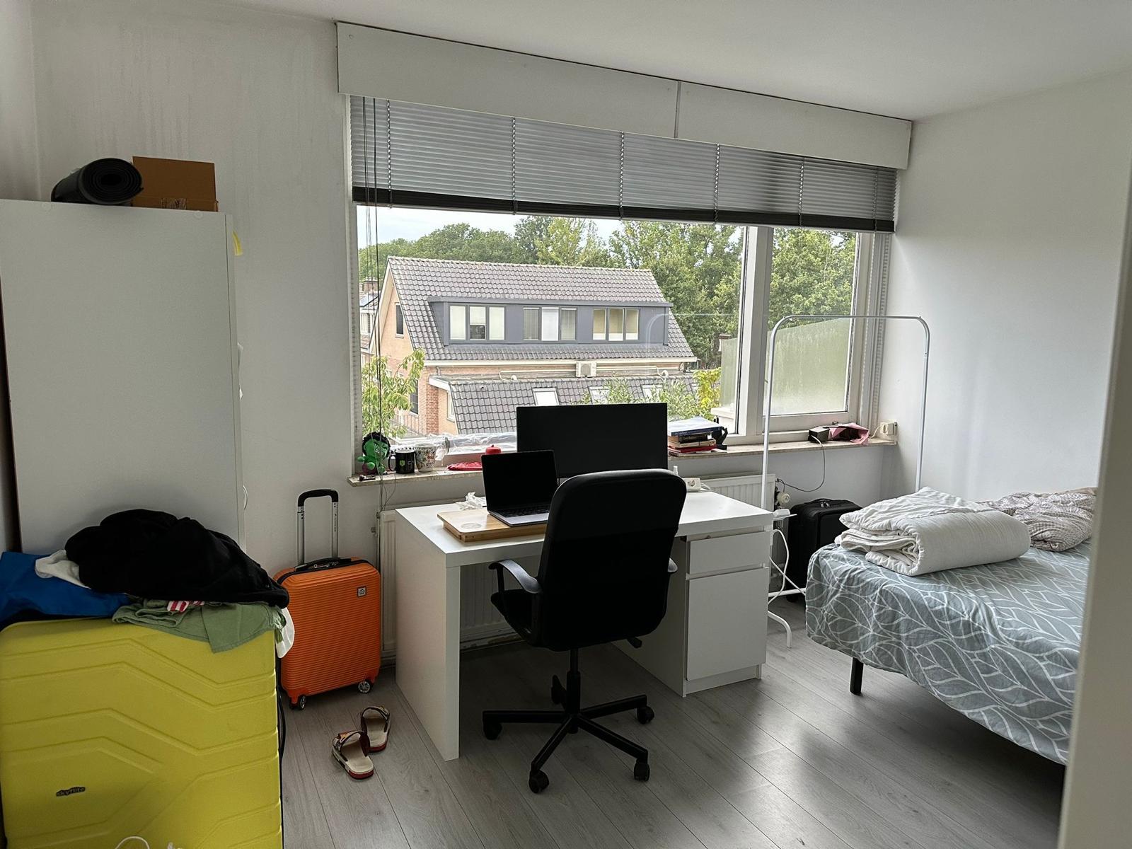 show all photos of Keizer Karelweg
