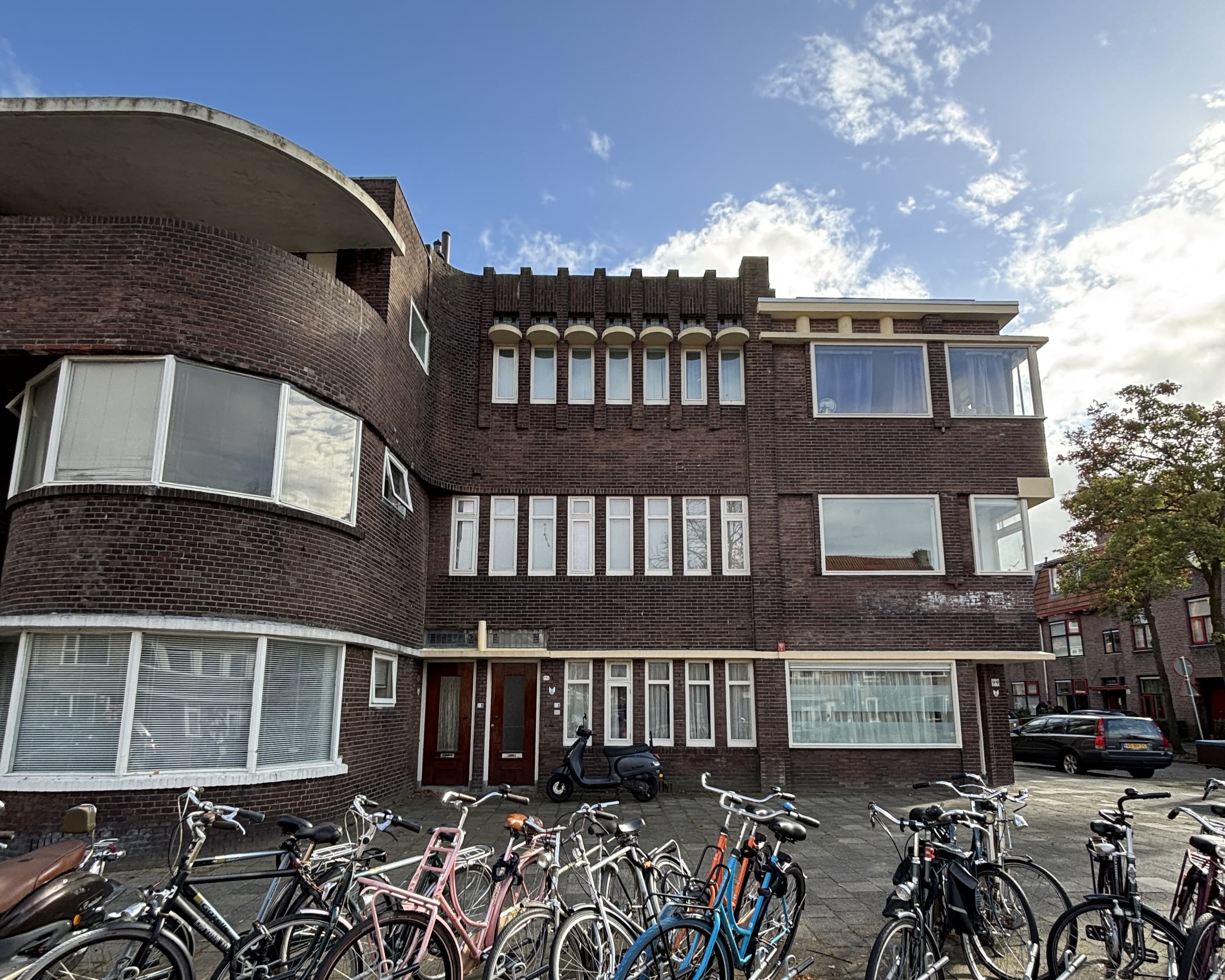 show all photos of Korreweg