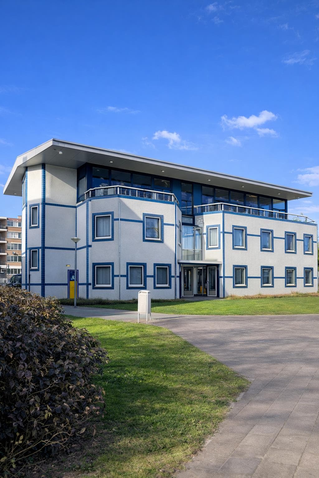 show all photos of Winkelwaard