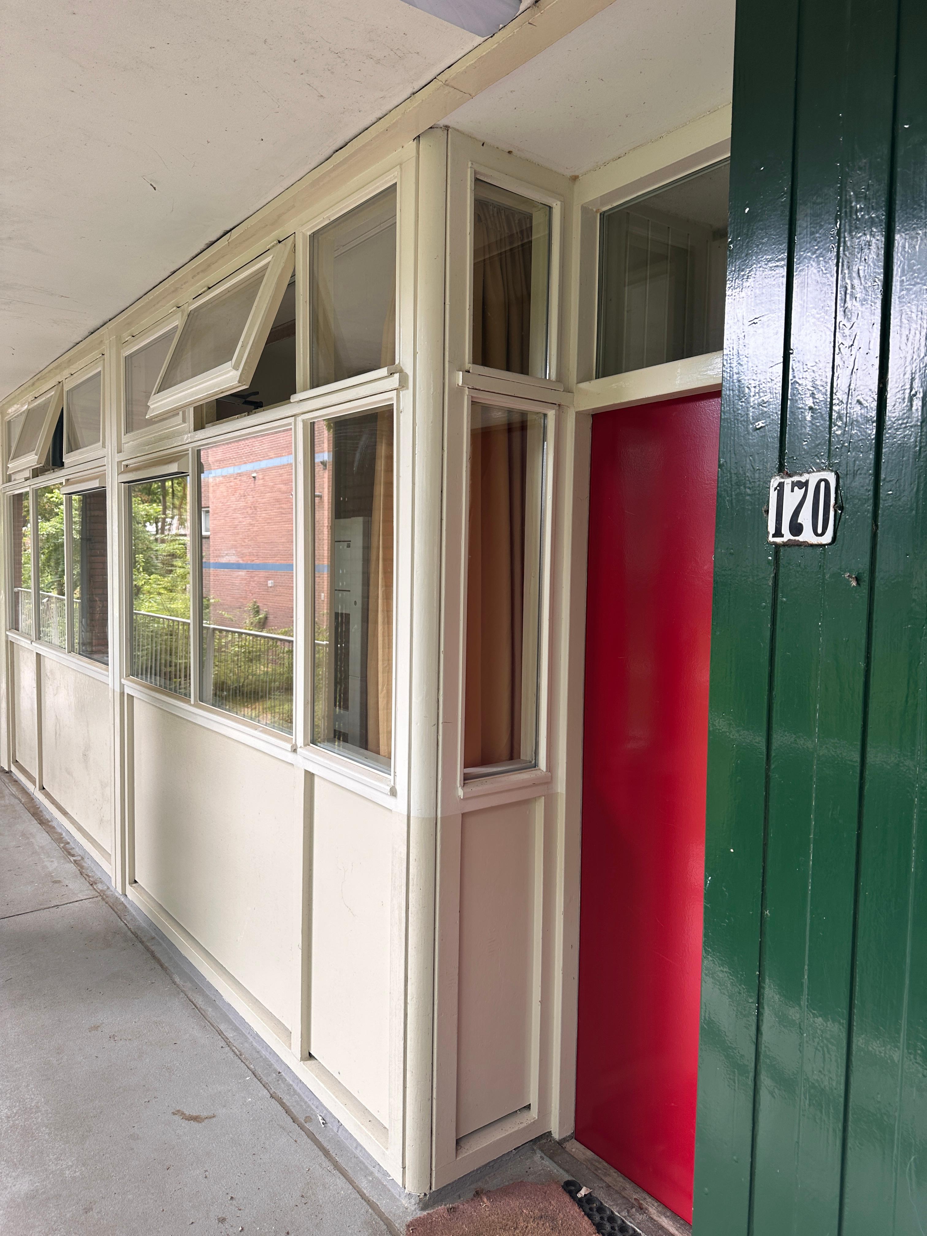 show all photos of Anna van Burenlaan