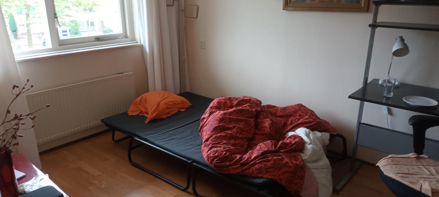 show all photos of Bezembinder