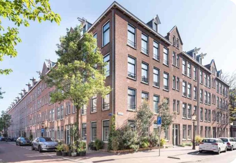 show all photos of Djambistraat