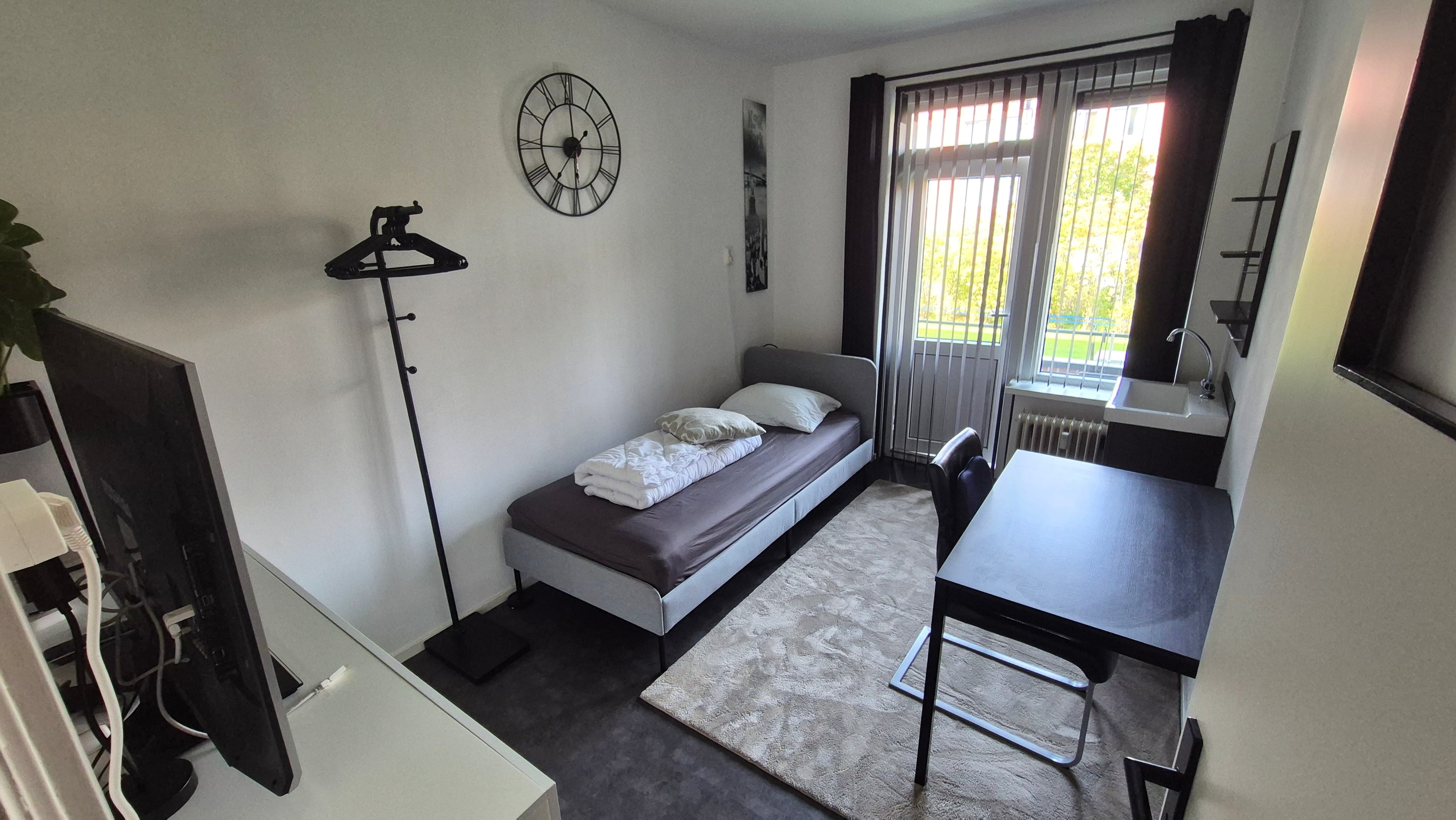 show all photos of Van Lenneplaan