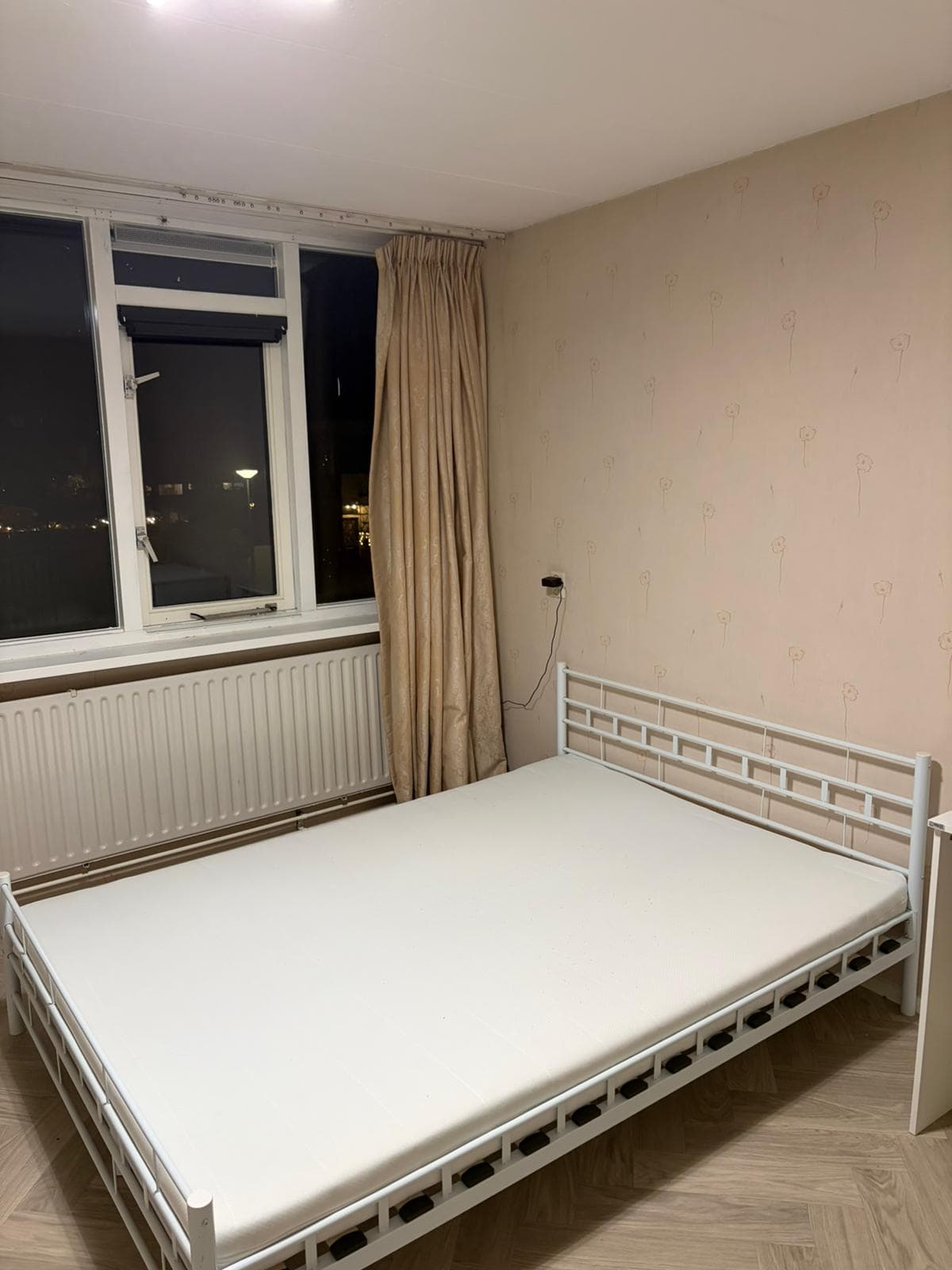 show all photos of Merel