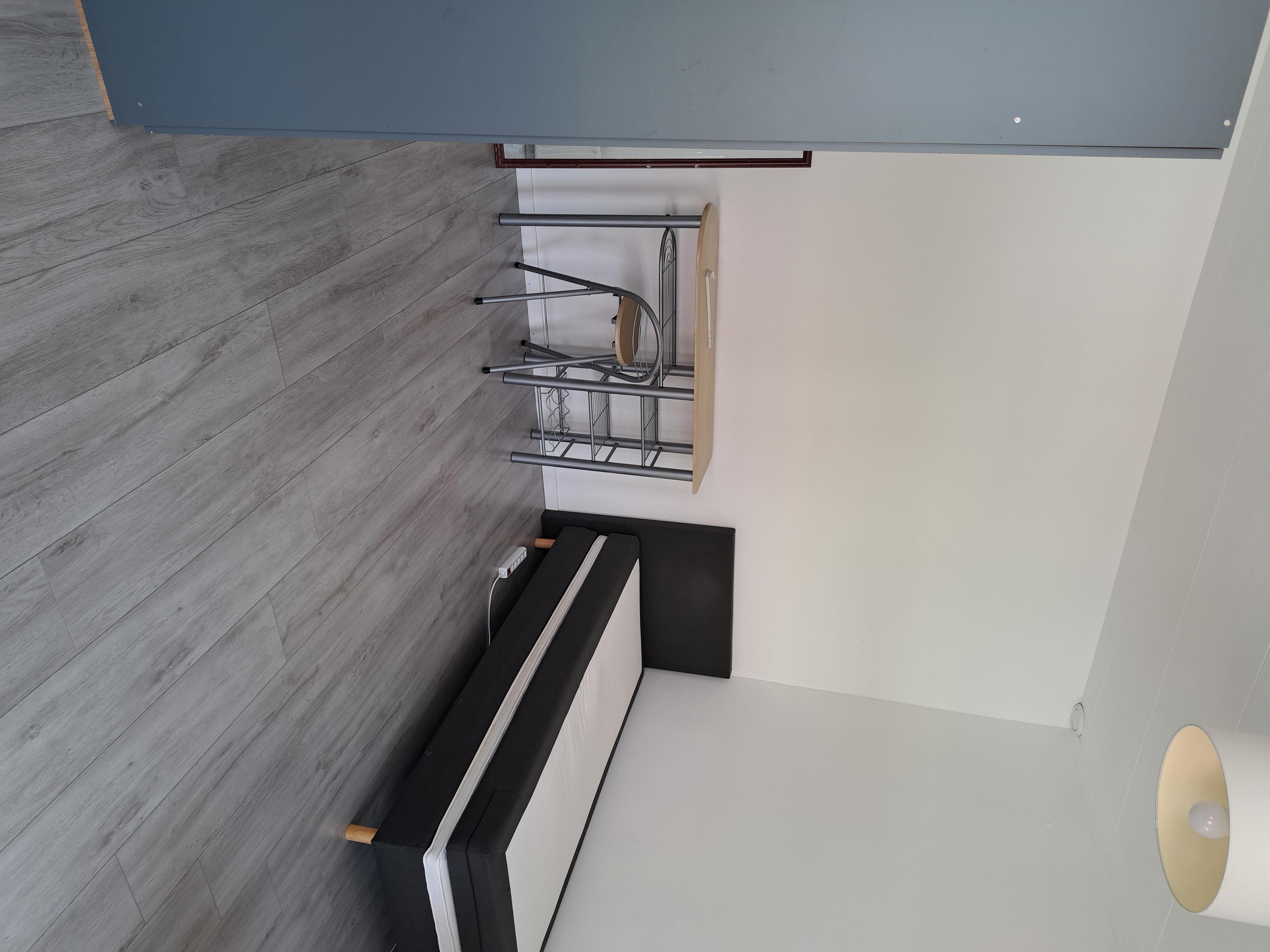 show all photos of Scharlo