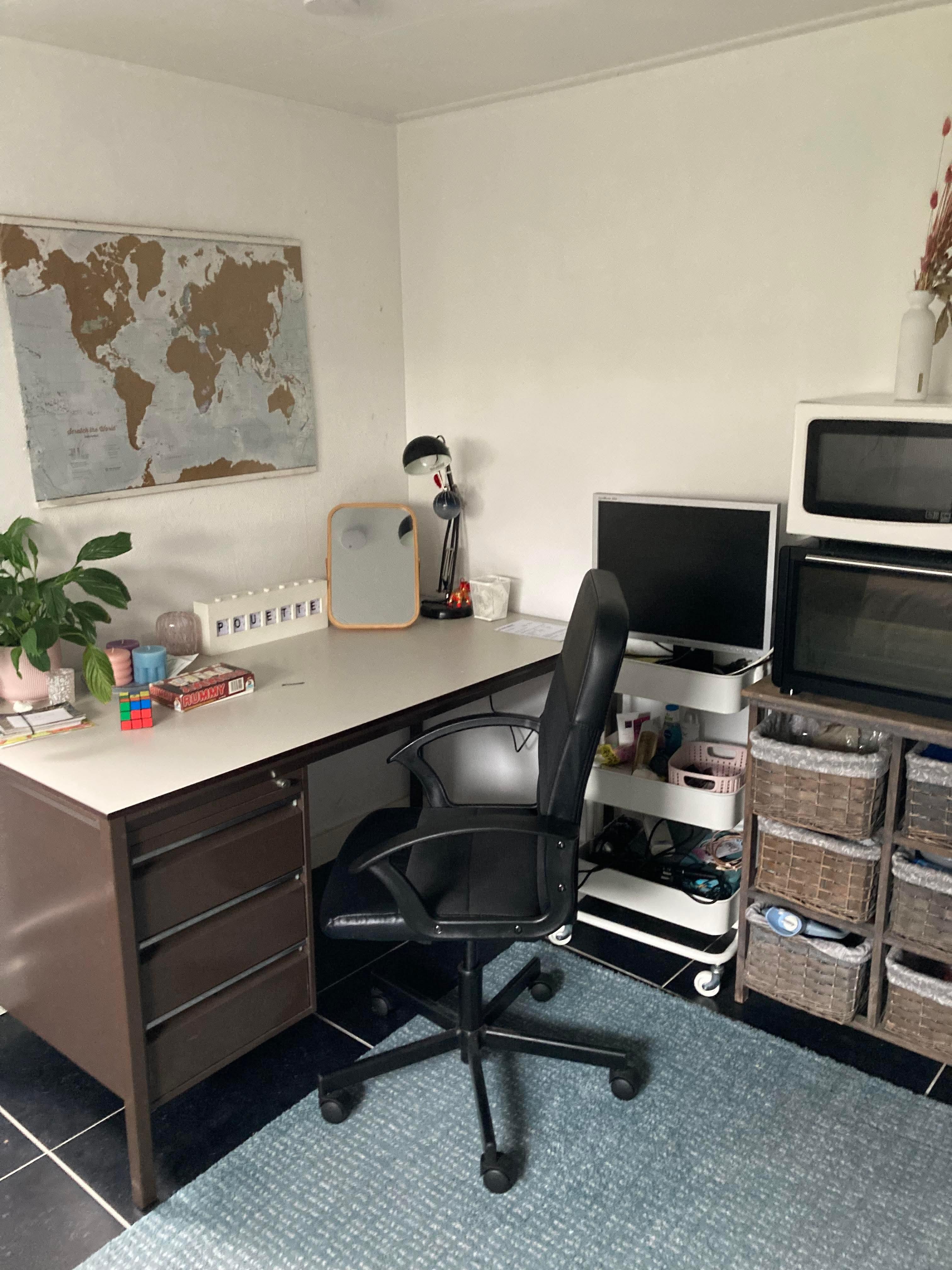 show all photos of Tweede Emmastraat