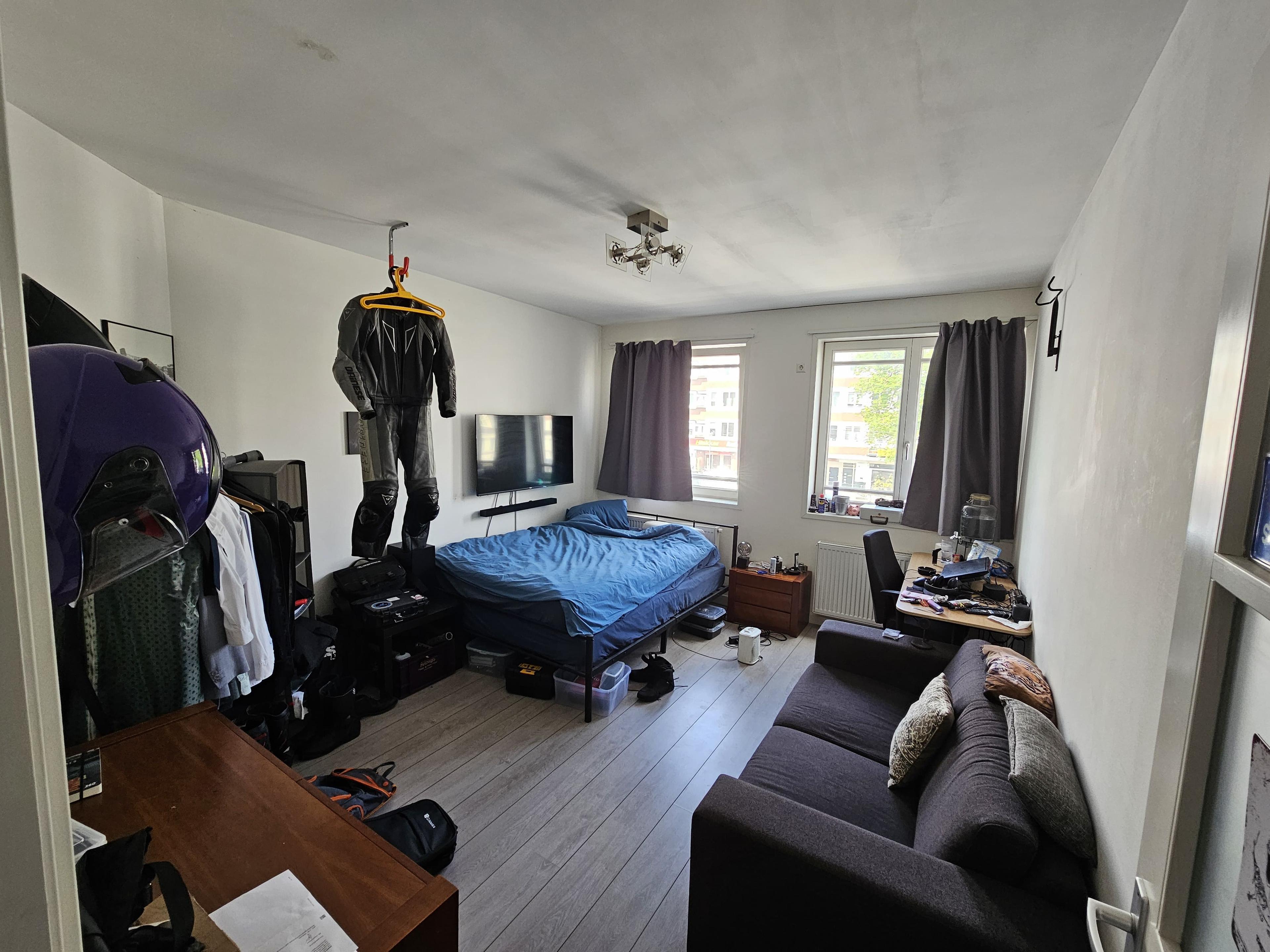 show all photos of Hoofdweg