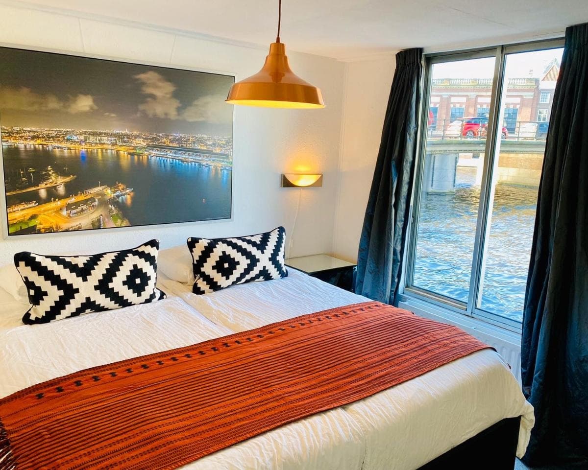 show all photos of Amstel