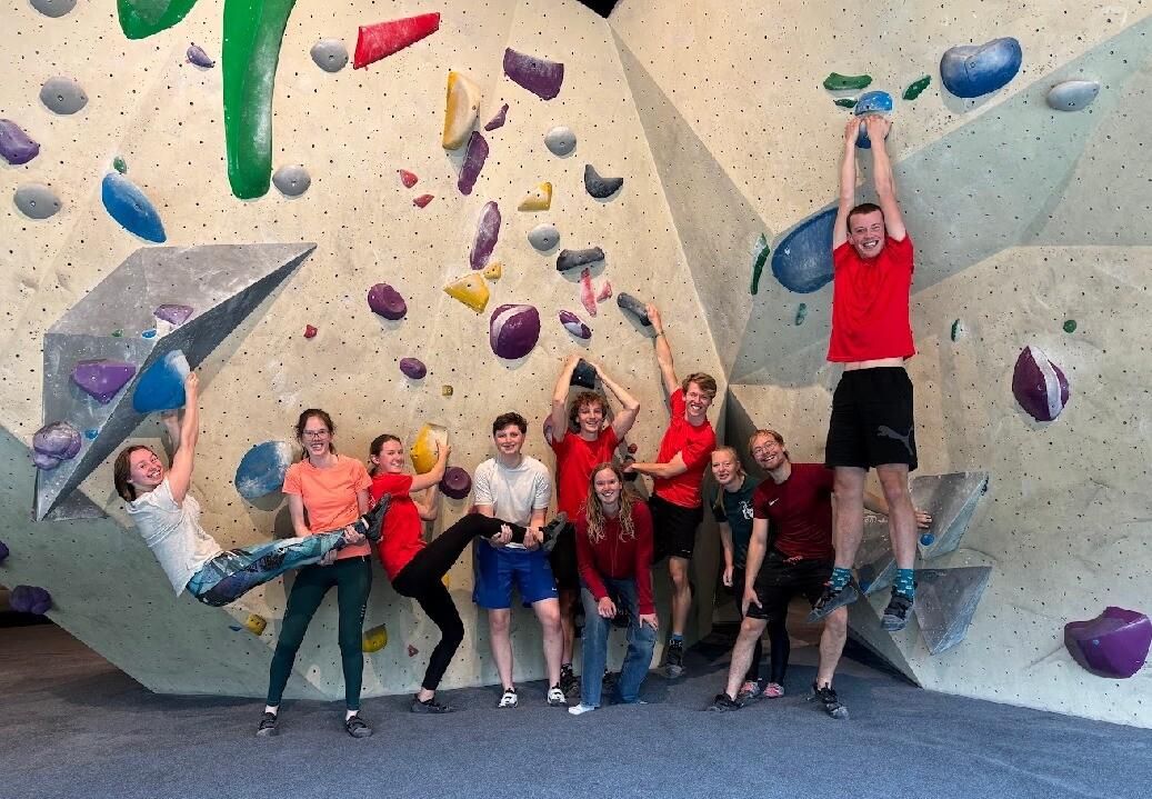 show all photos of Calslaan