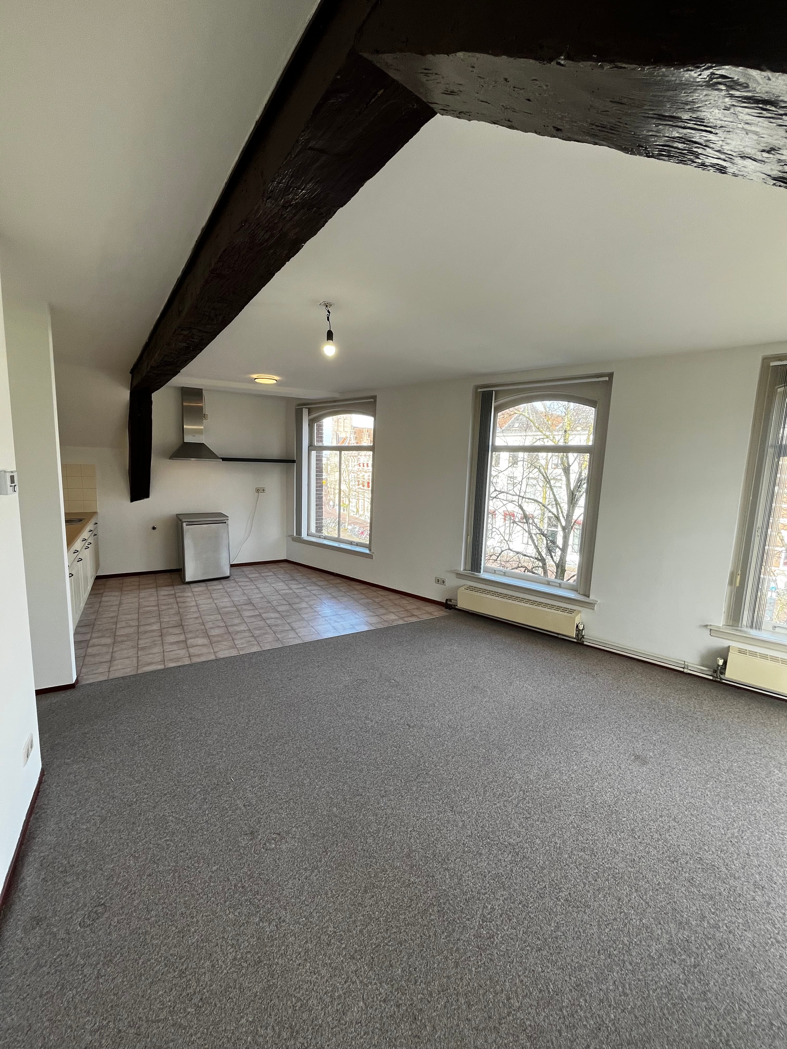 show all photos of Steenschuur