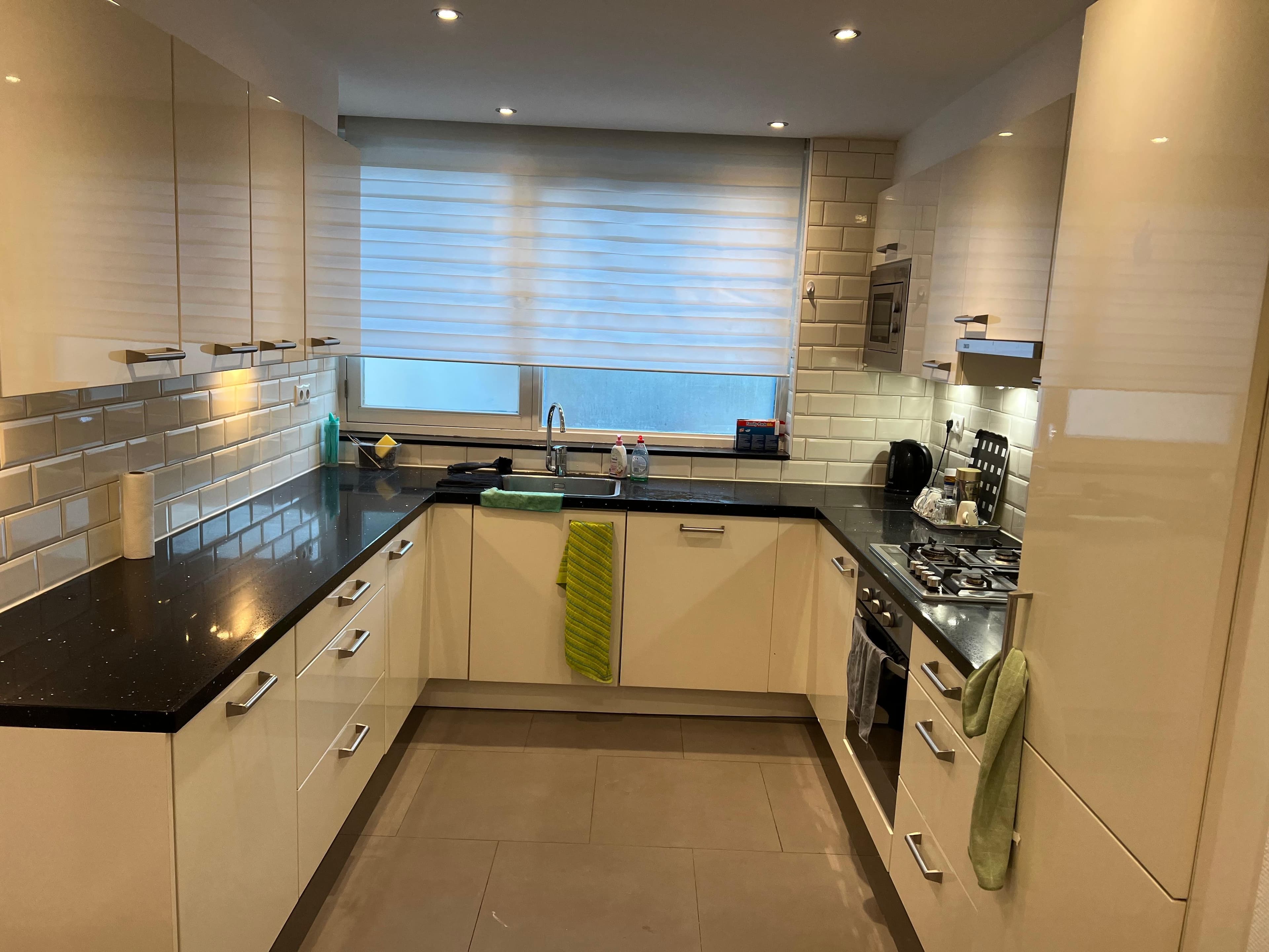 show all photos of Van Poeljeweg