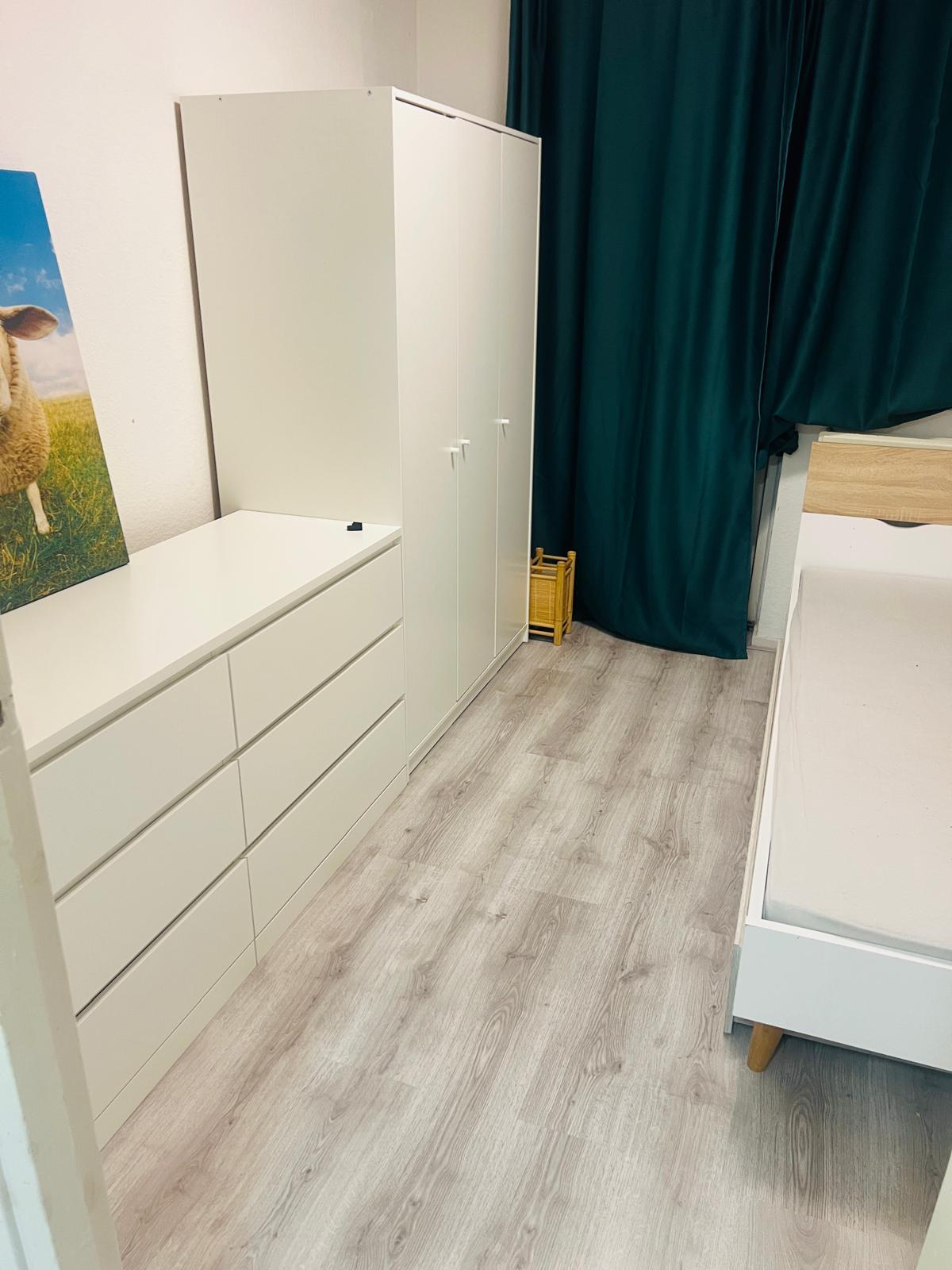 show all photos of Italielaan