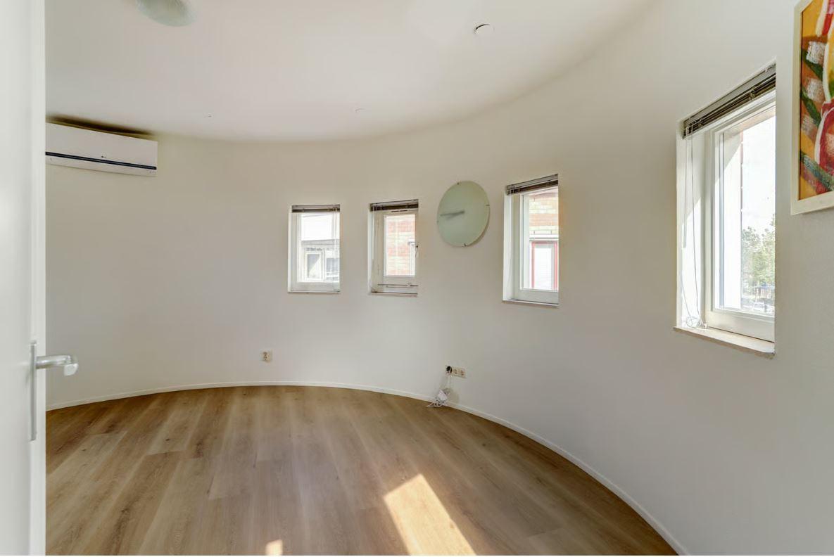 show all photos of Raadhuisplein