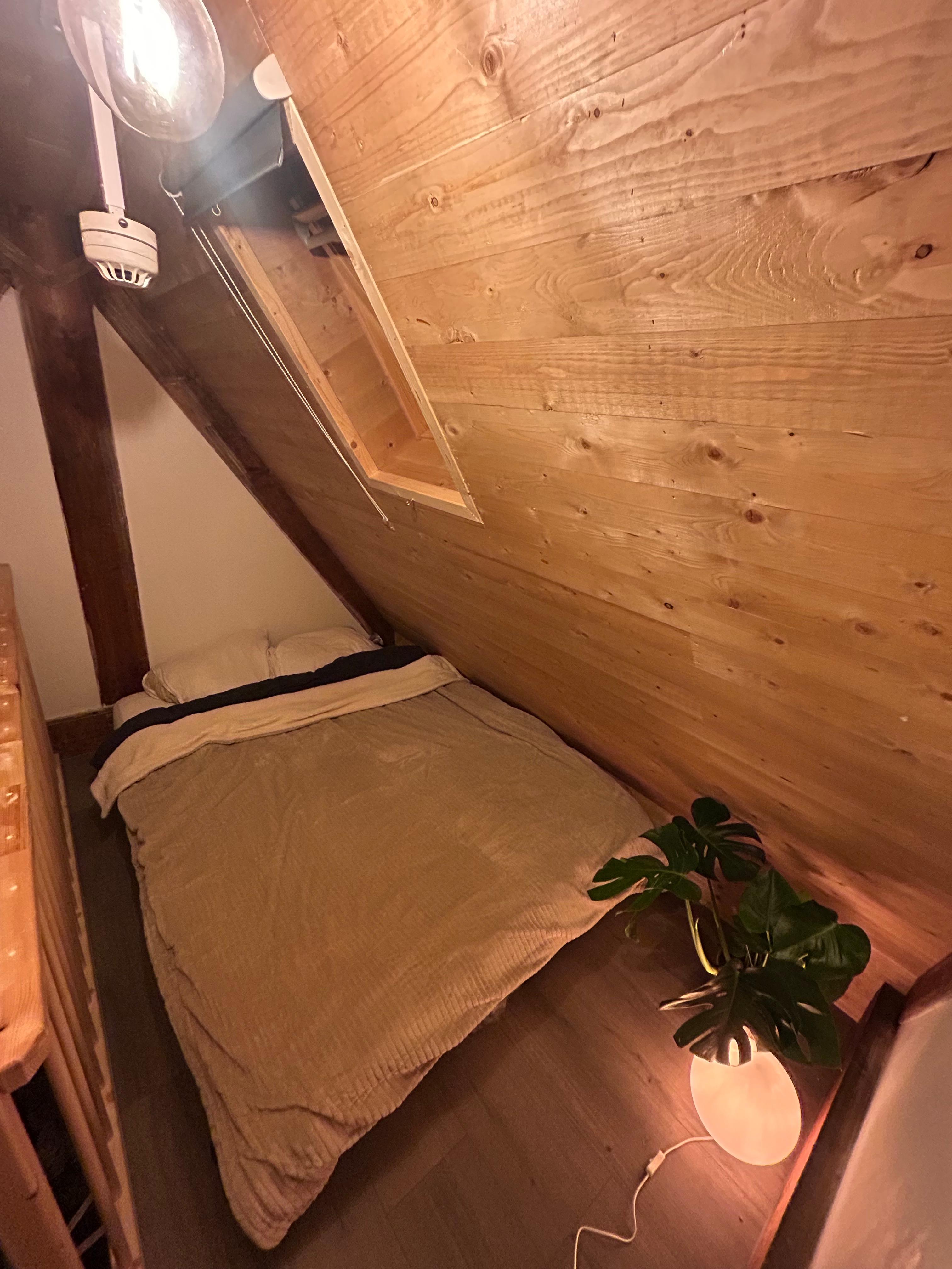 show all photos of Barbarasteeg