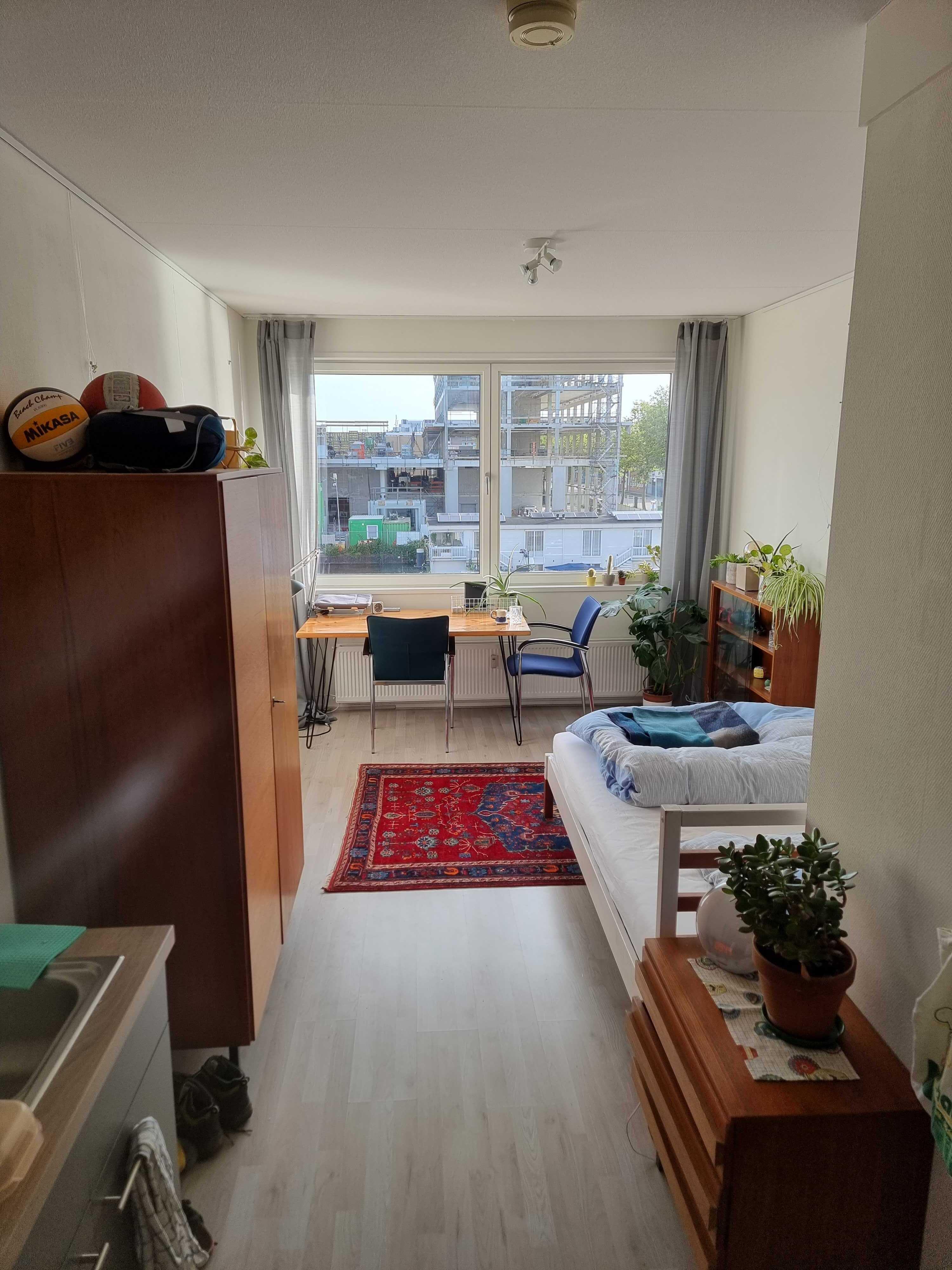 show all photos of Joan Muyskenweg