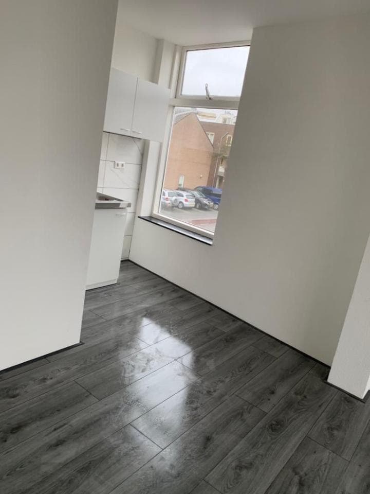 show all photos of Hendrik Mandeweg