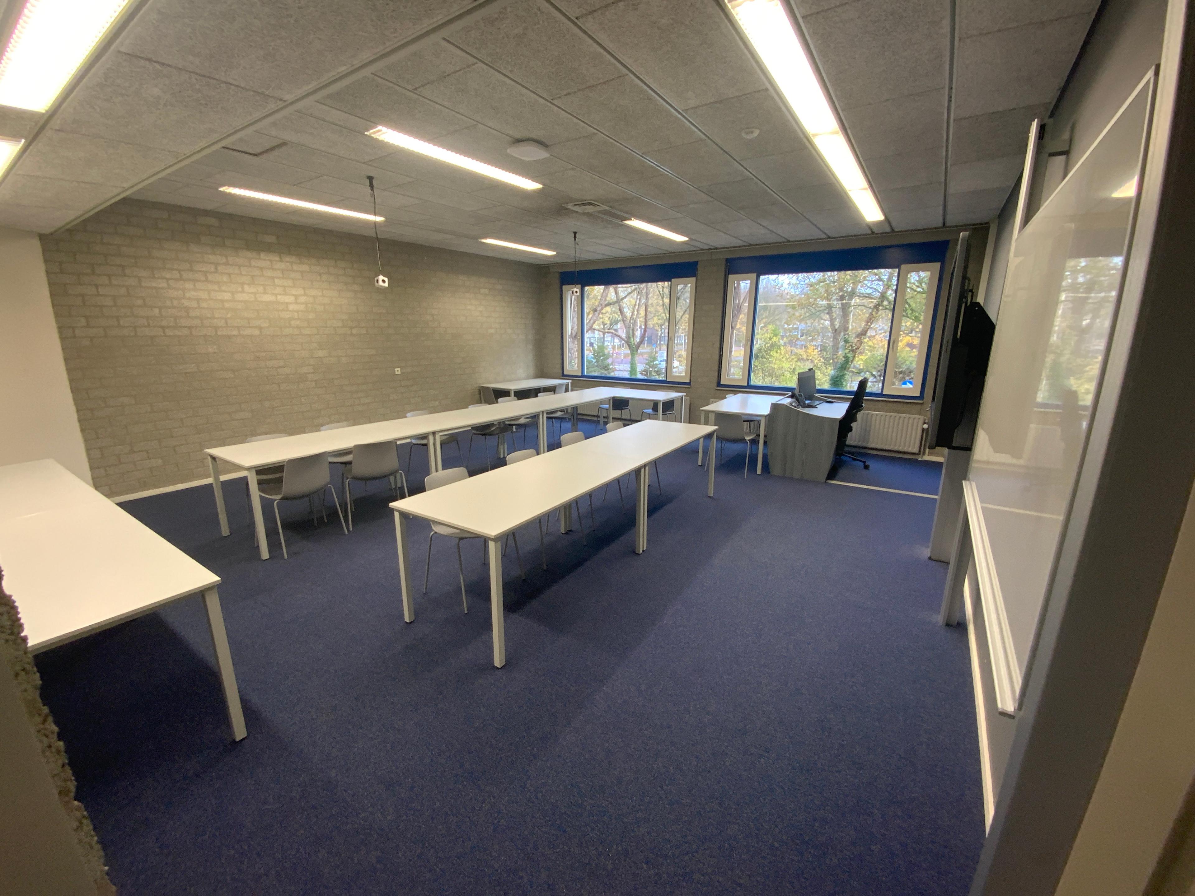 show all photos of Luchthavenlaan