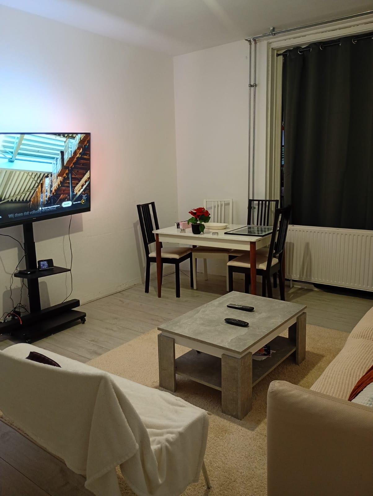 show all photos of Frederik van Eedenstraat