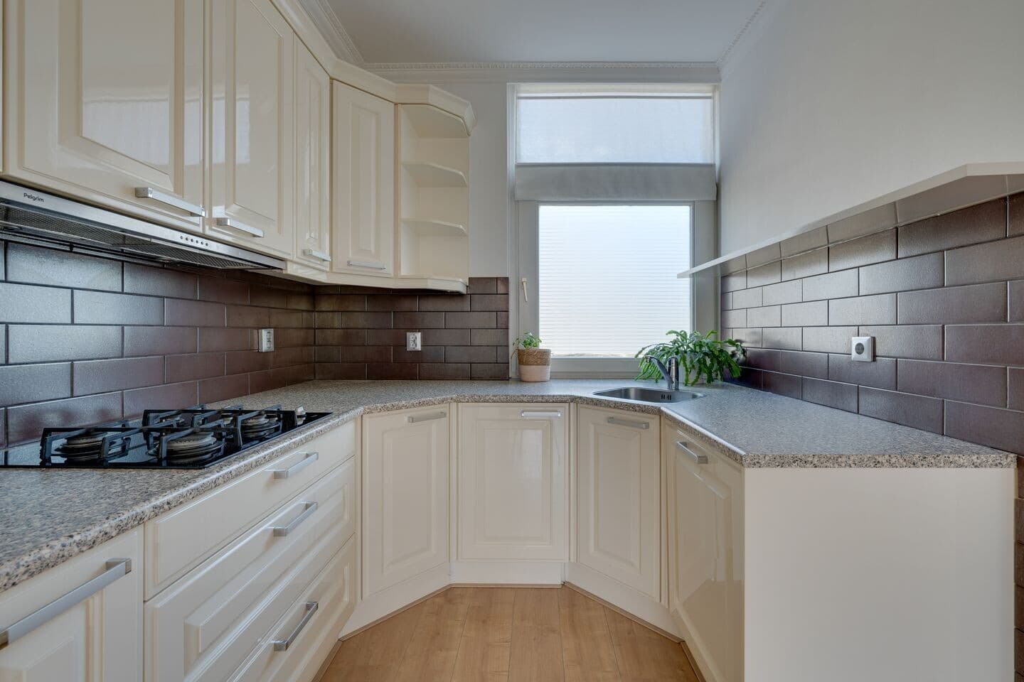 show all photos of Wevelgemstraat