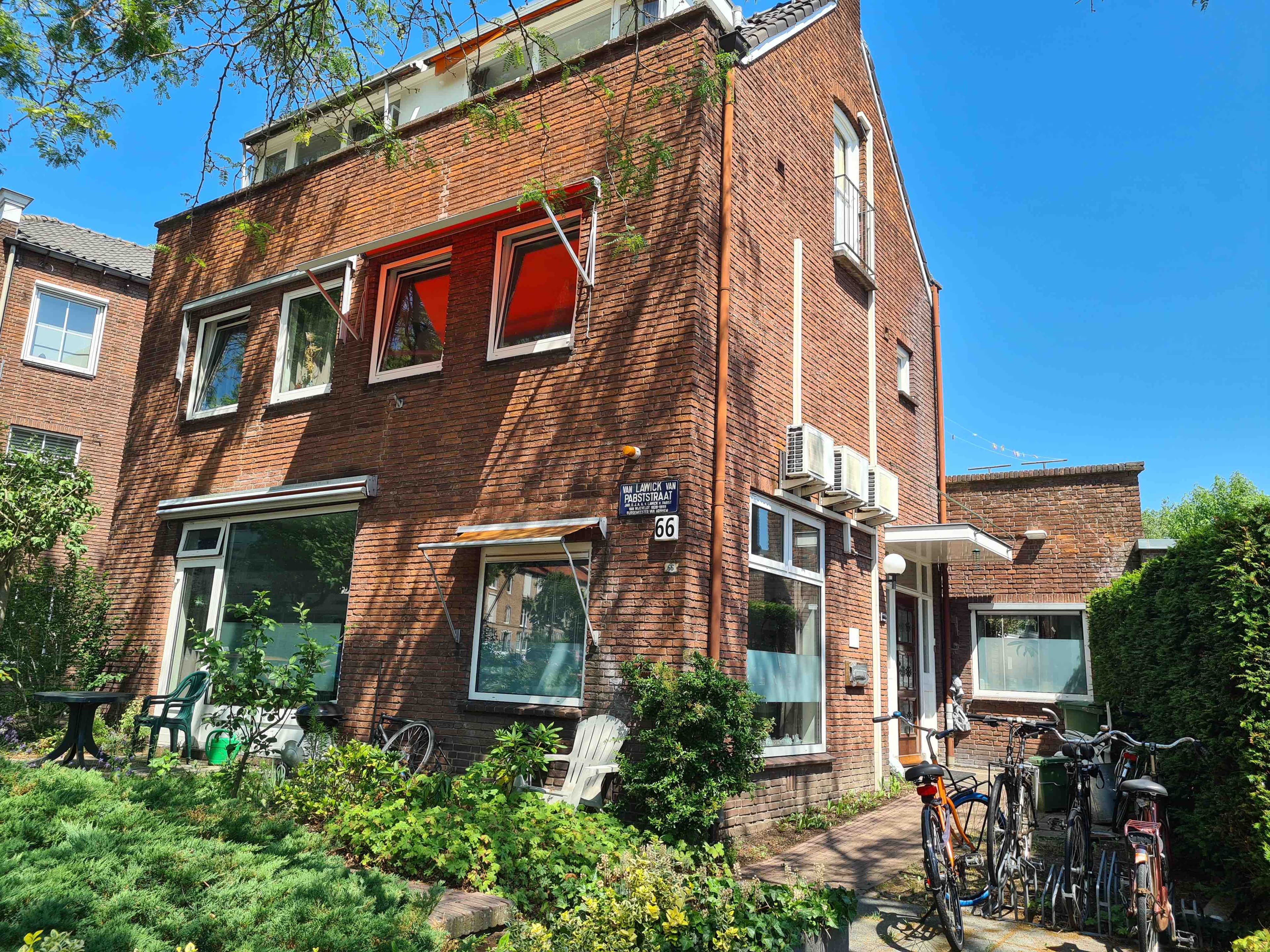 show all photos of Van Lawick van Pabststraat