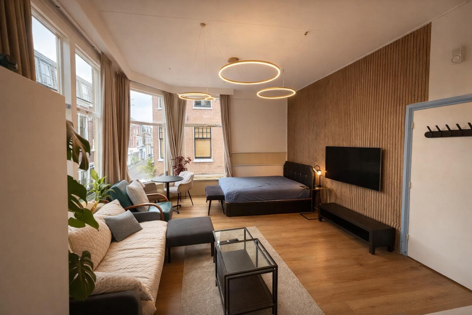 show all photos of Haarlemmerstraat