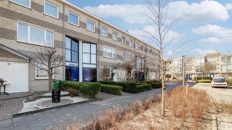 show all photos of Belle van Zuylenlaan