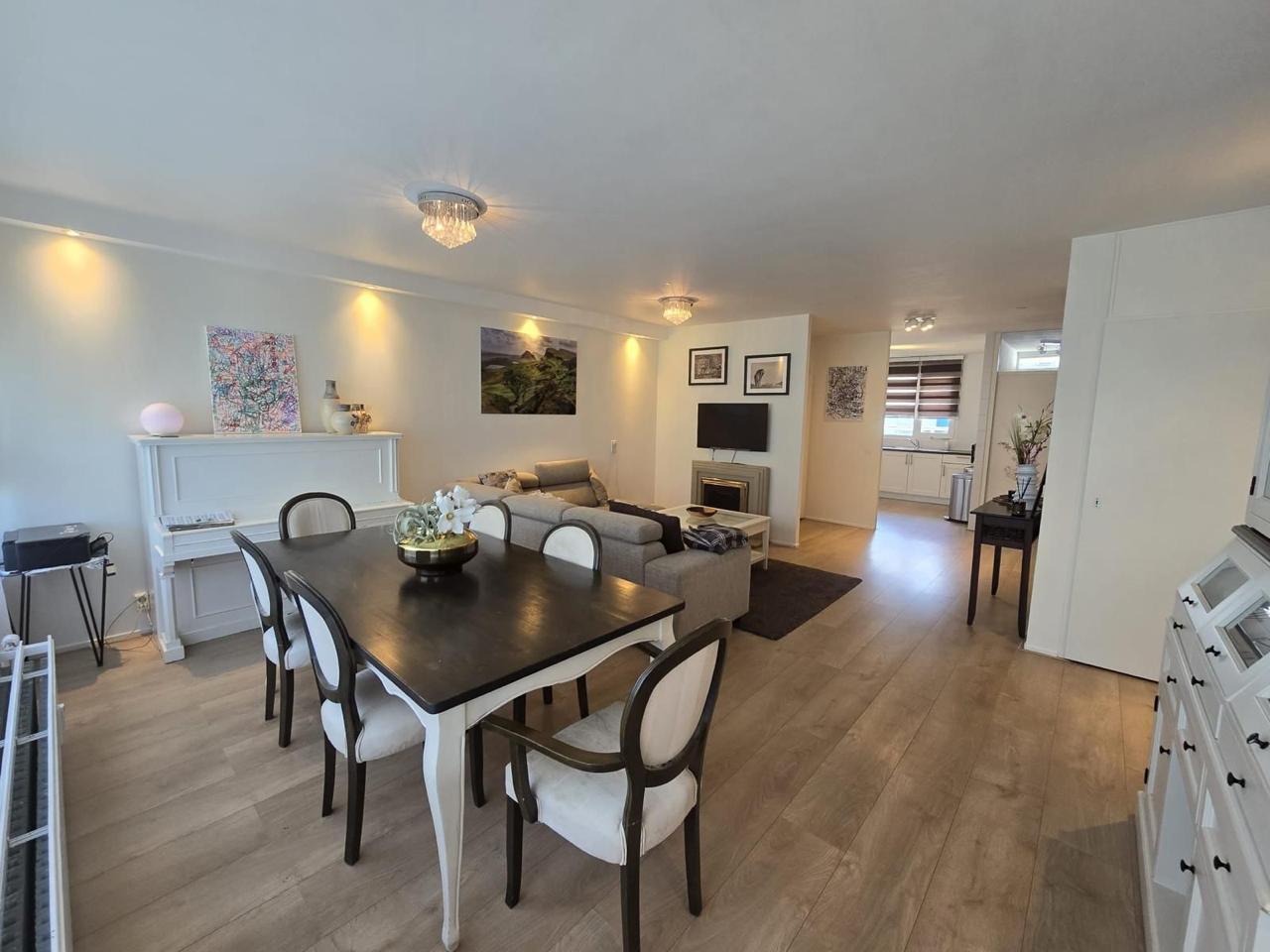 show all photos of Weena