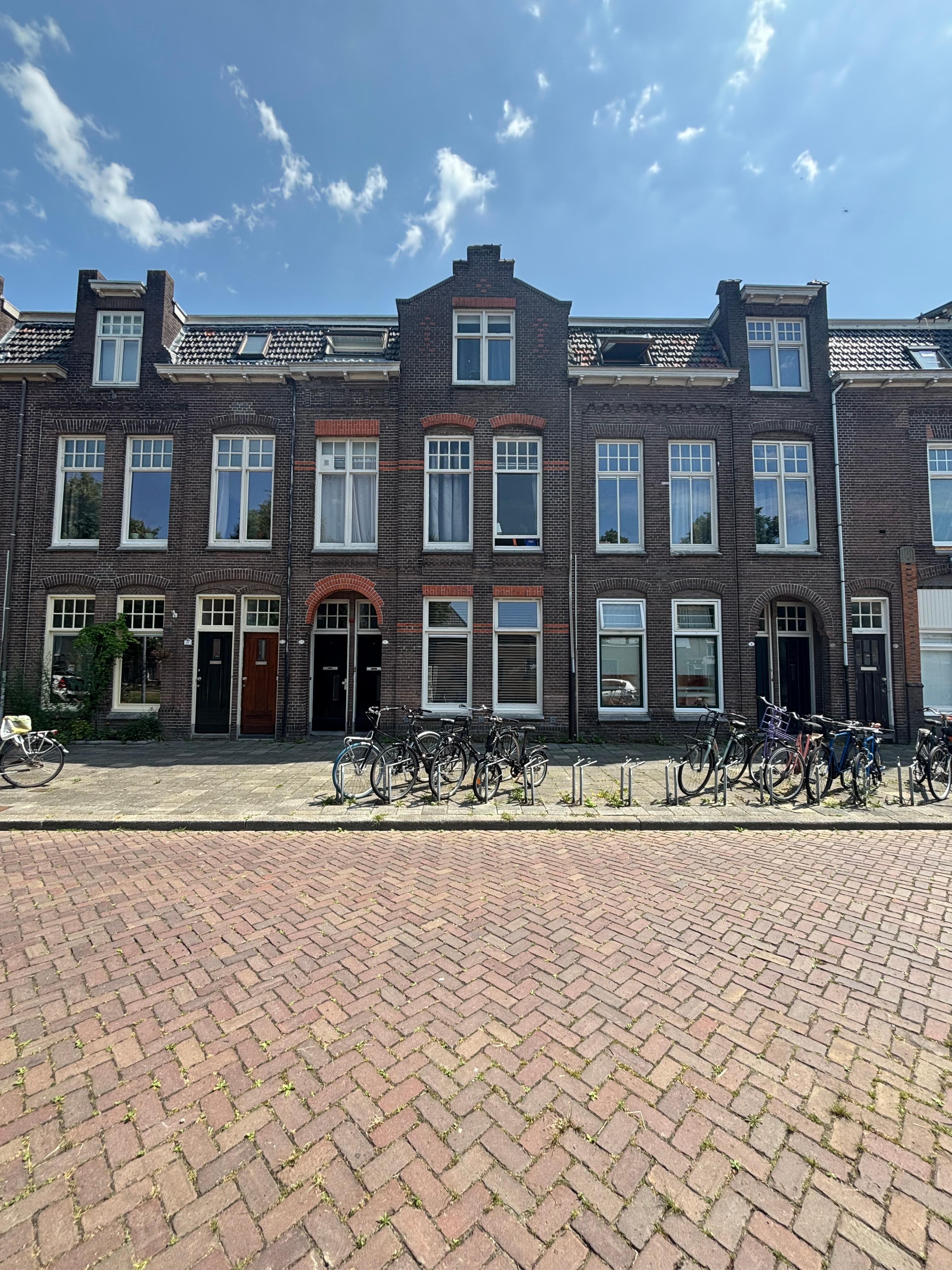 show all photos of Bankastraat