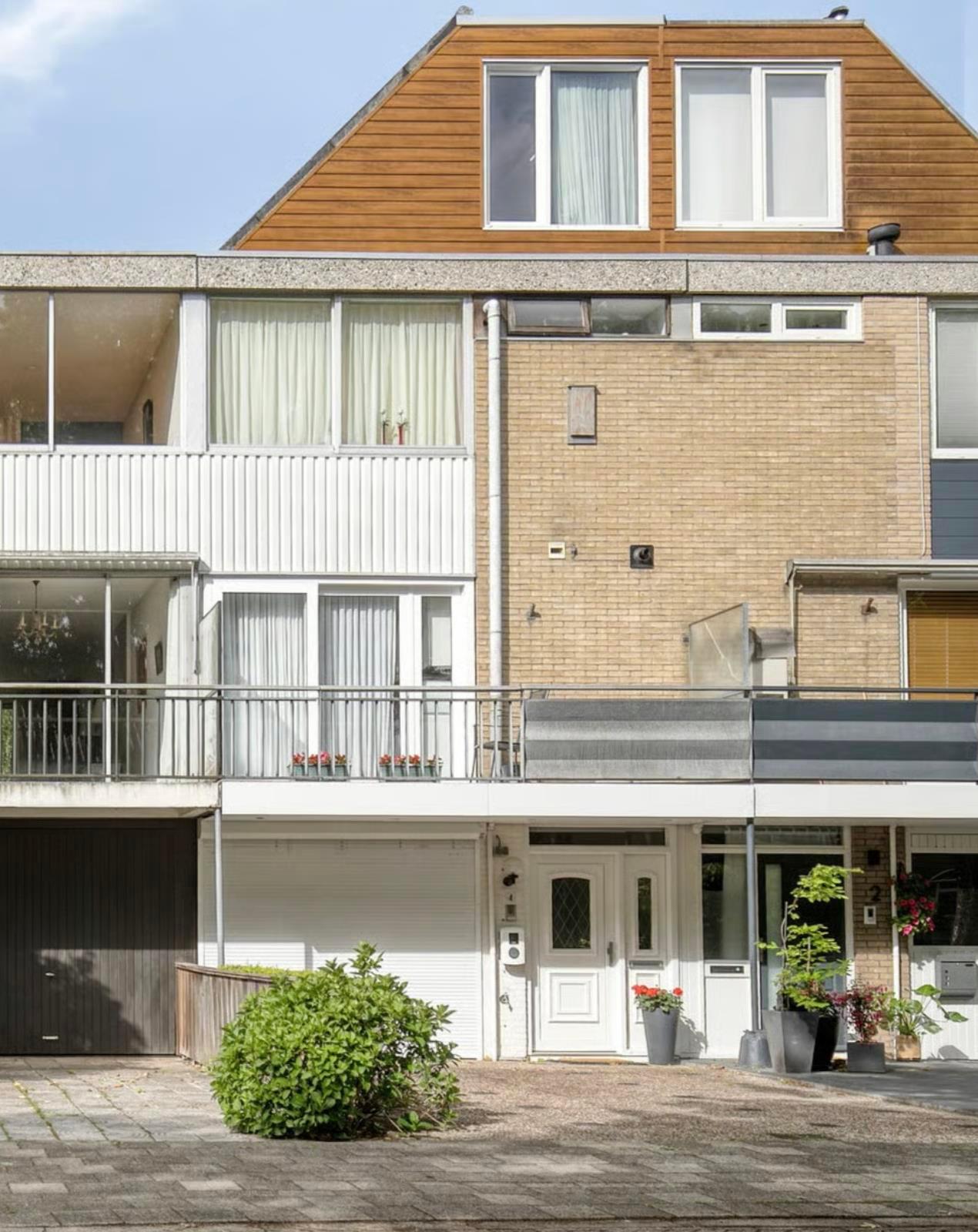 show all photos of Weegbreestraat