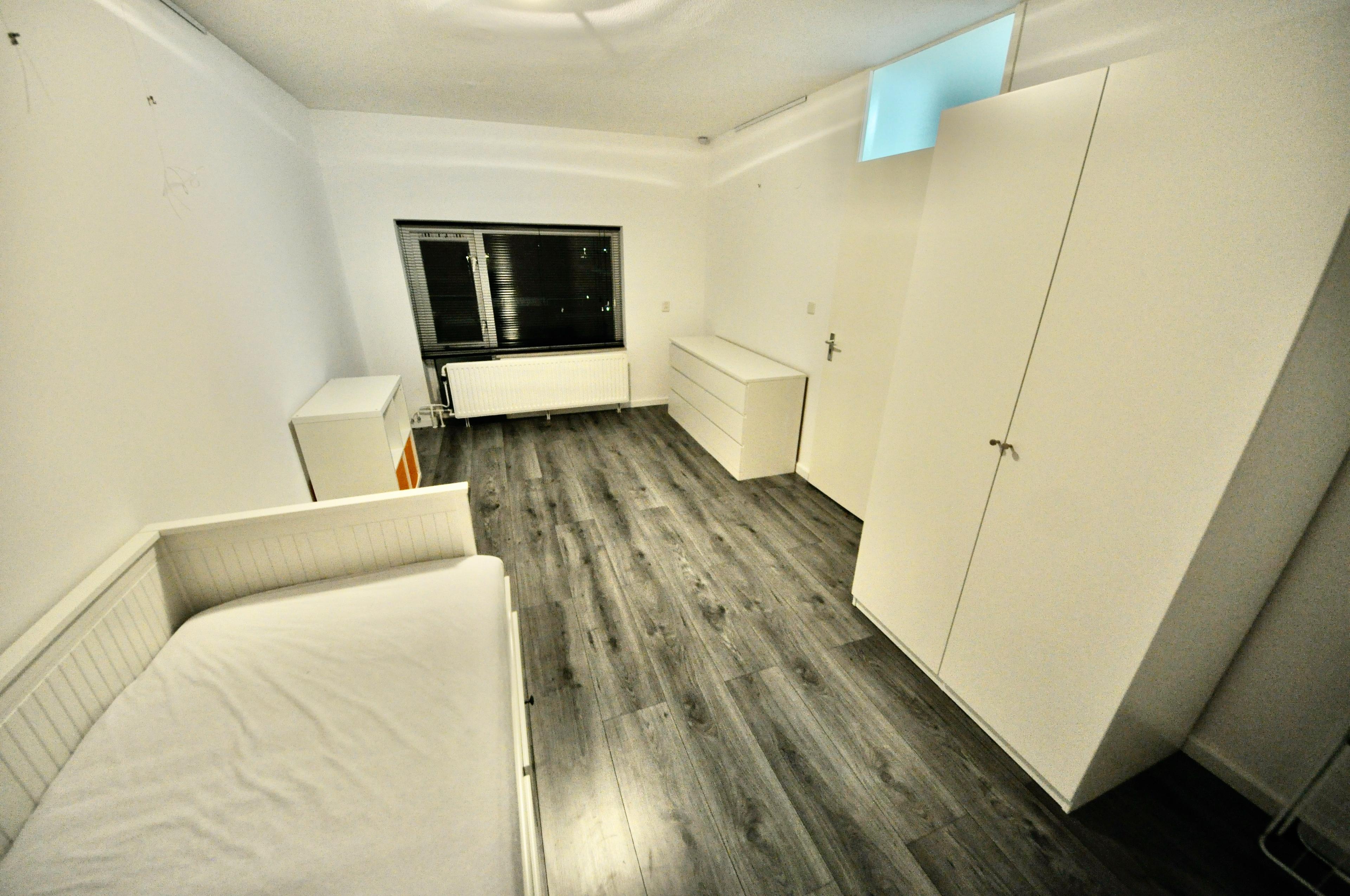 show all photos of Haarlemplein