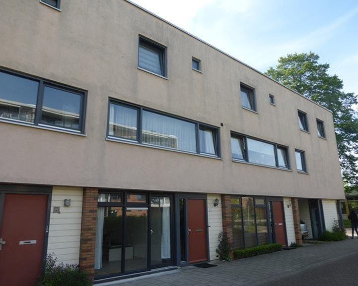 show all photos of Jo Wuthrichlaan