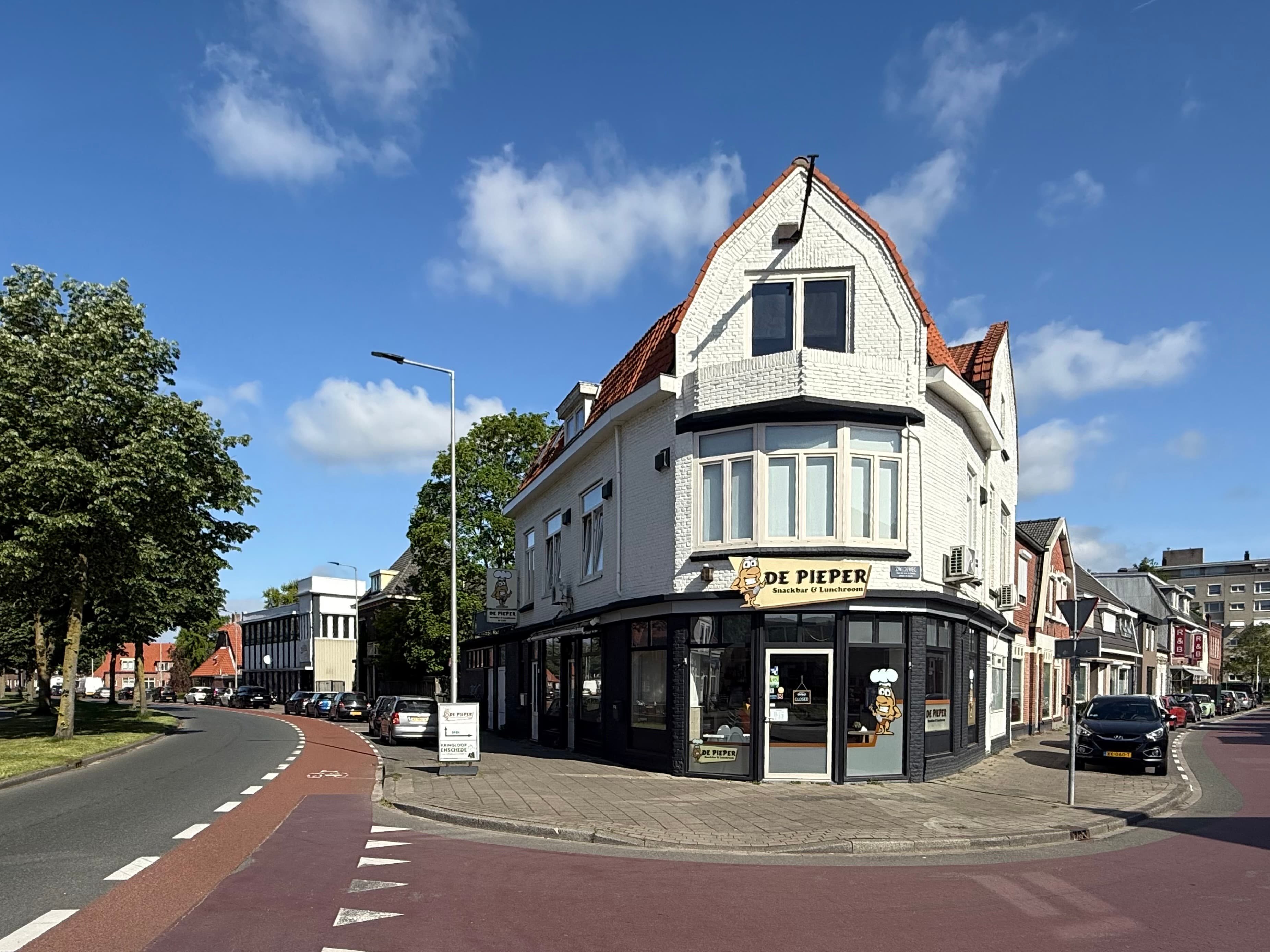 show all photos of Pathmossingel