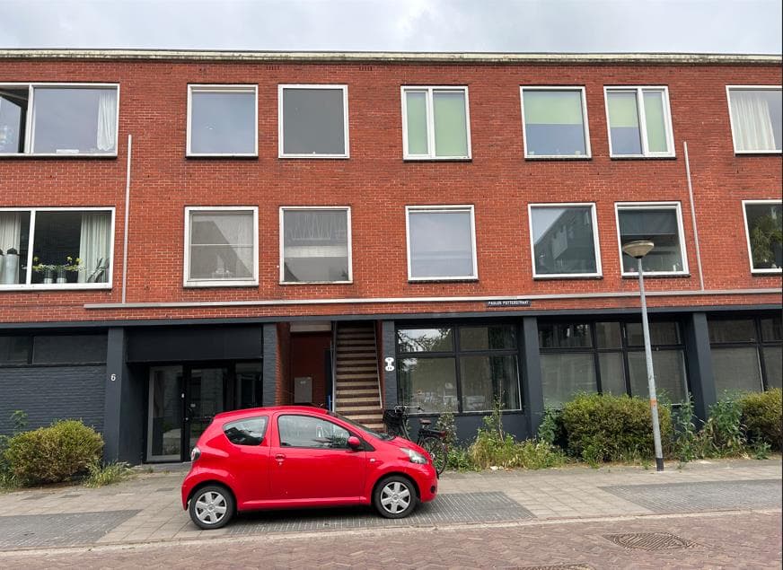 show all photos of Paulus Potterstraat