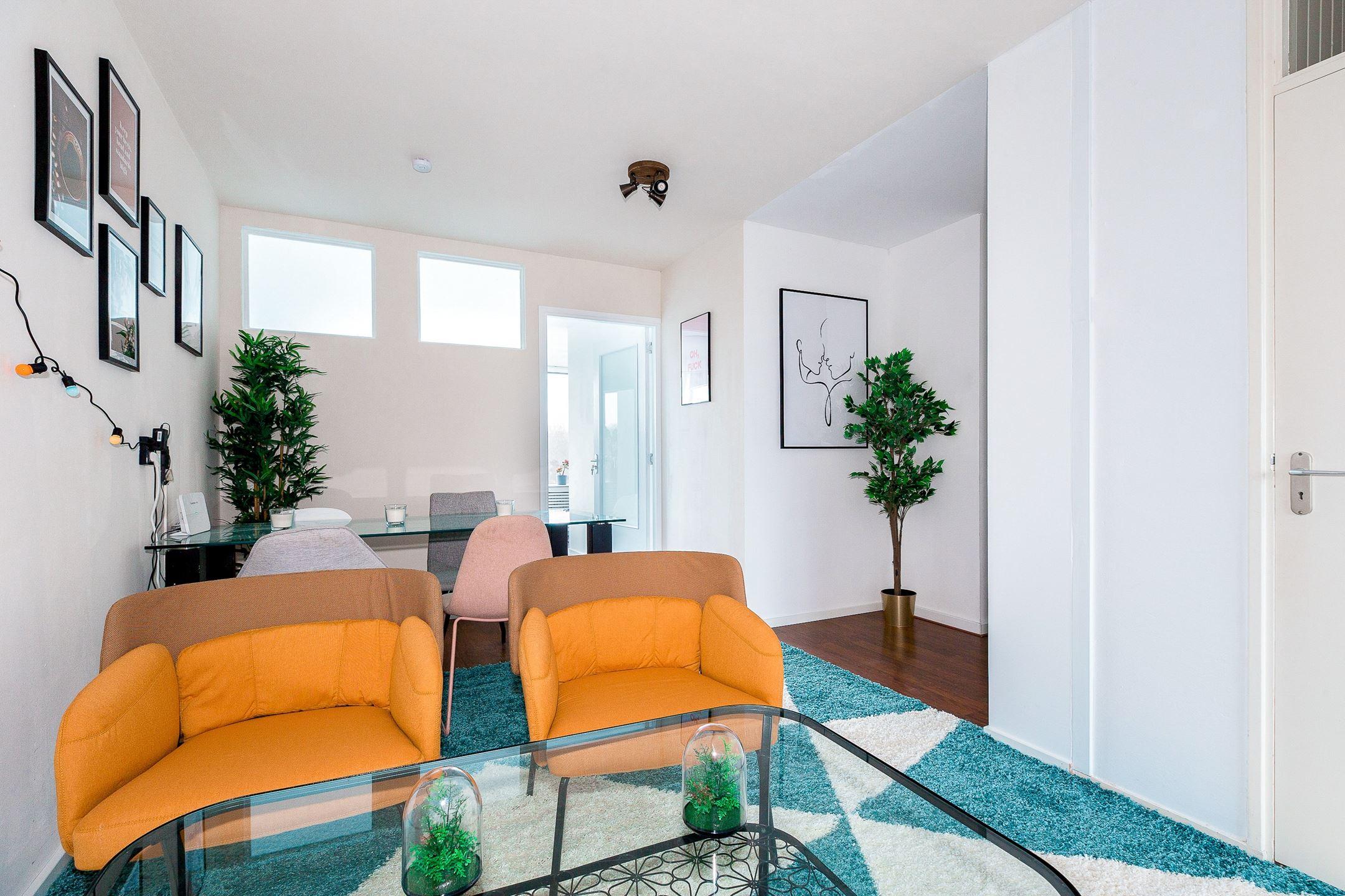 show all photos of Edmond Hellenraadstraat