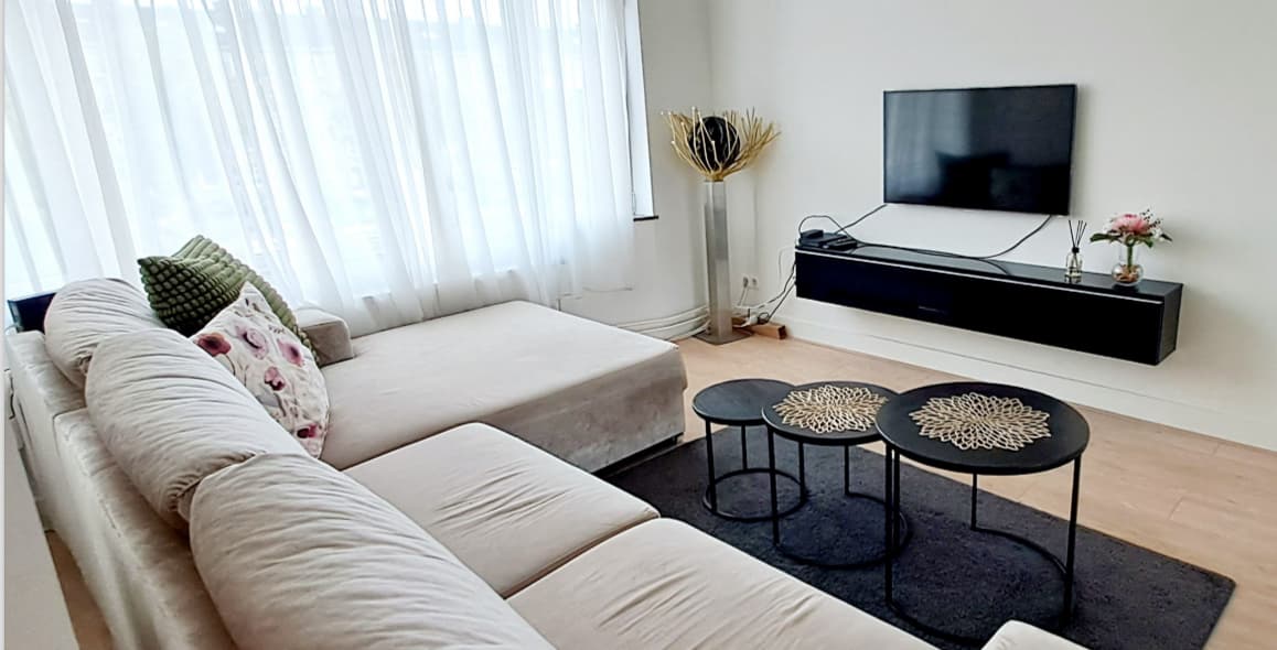 show all photos of Veenendaalkade