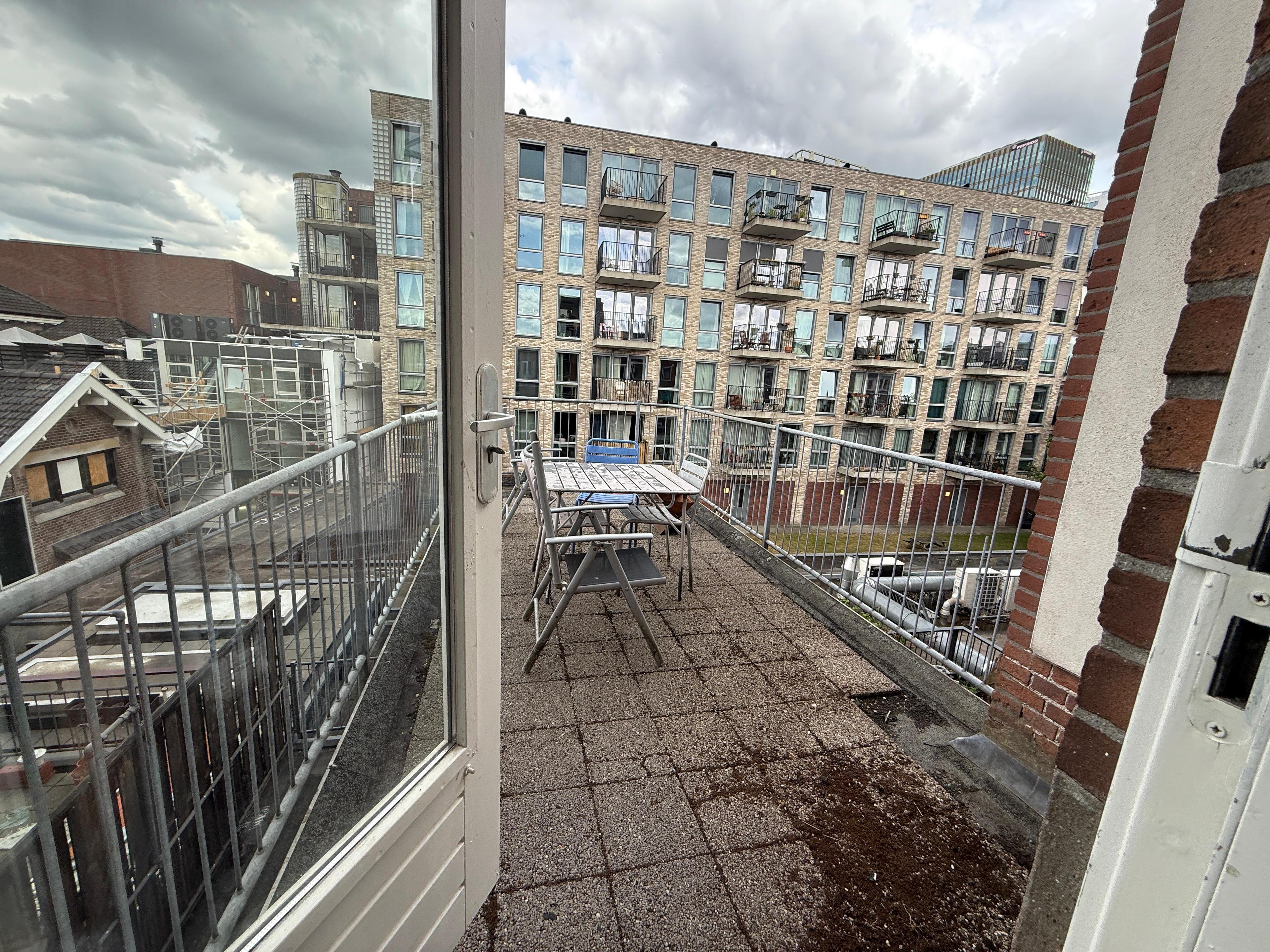 show all photos of Damstraat