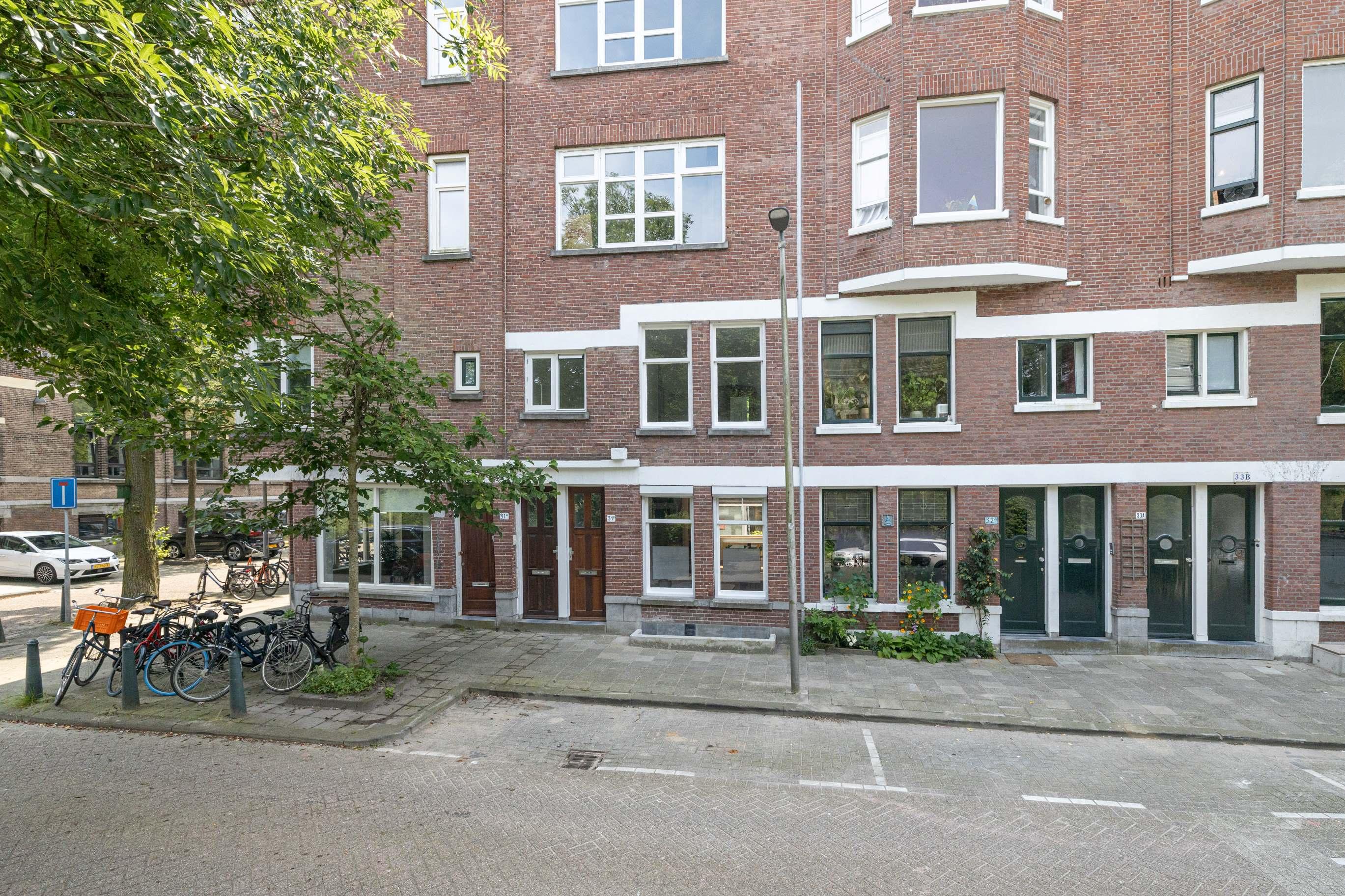 show all photos of Essenburgsingel