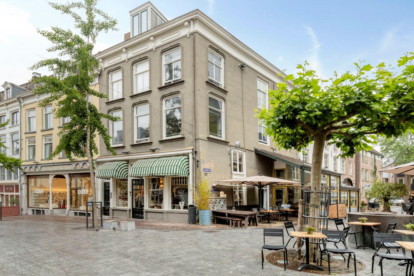 show all photos of Lange Hezelstraat