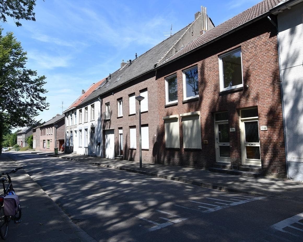 show all photos of van Akenweg