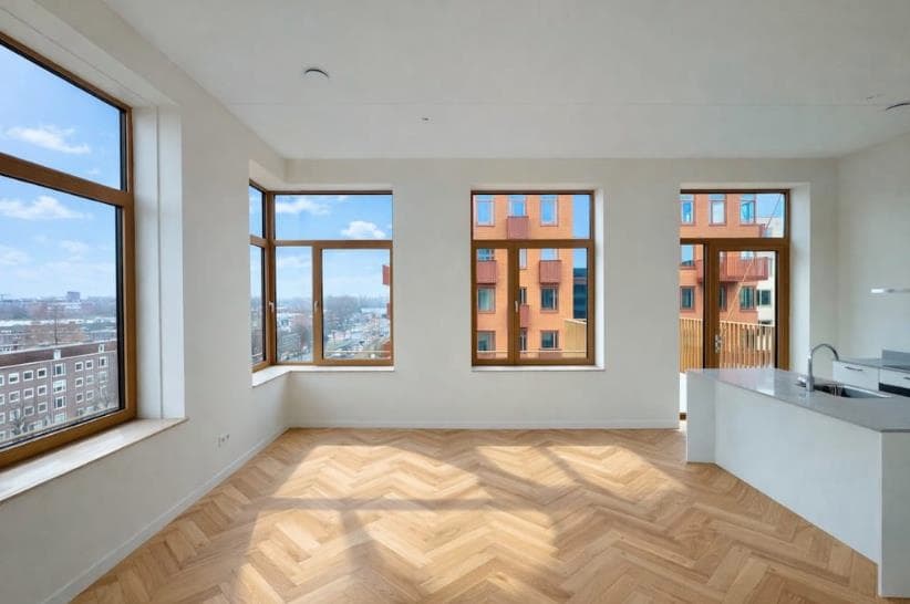 show all photos of Haarlemmerweg