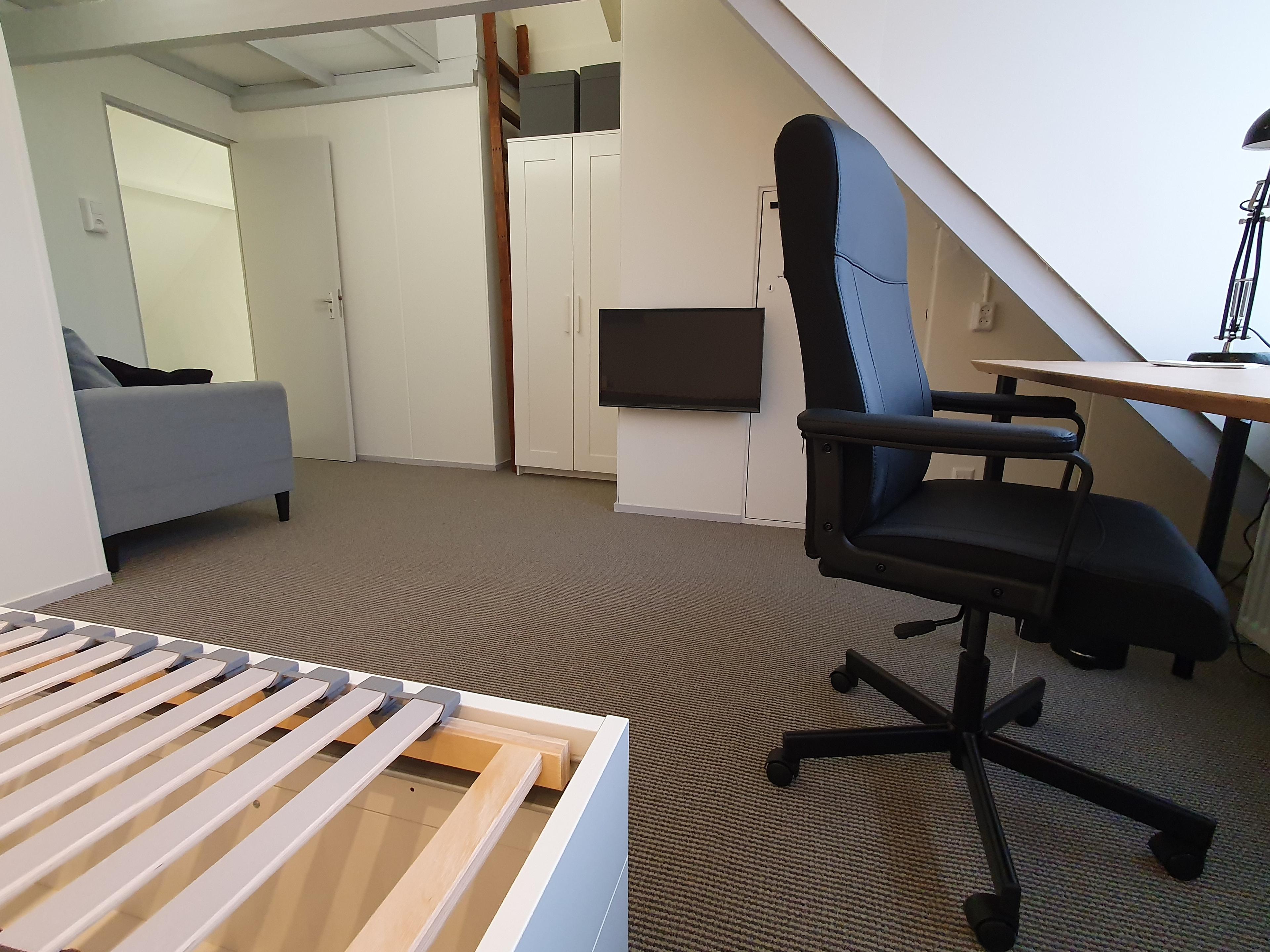 show all photos of Delftsestraatweg