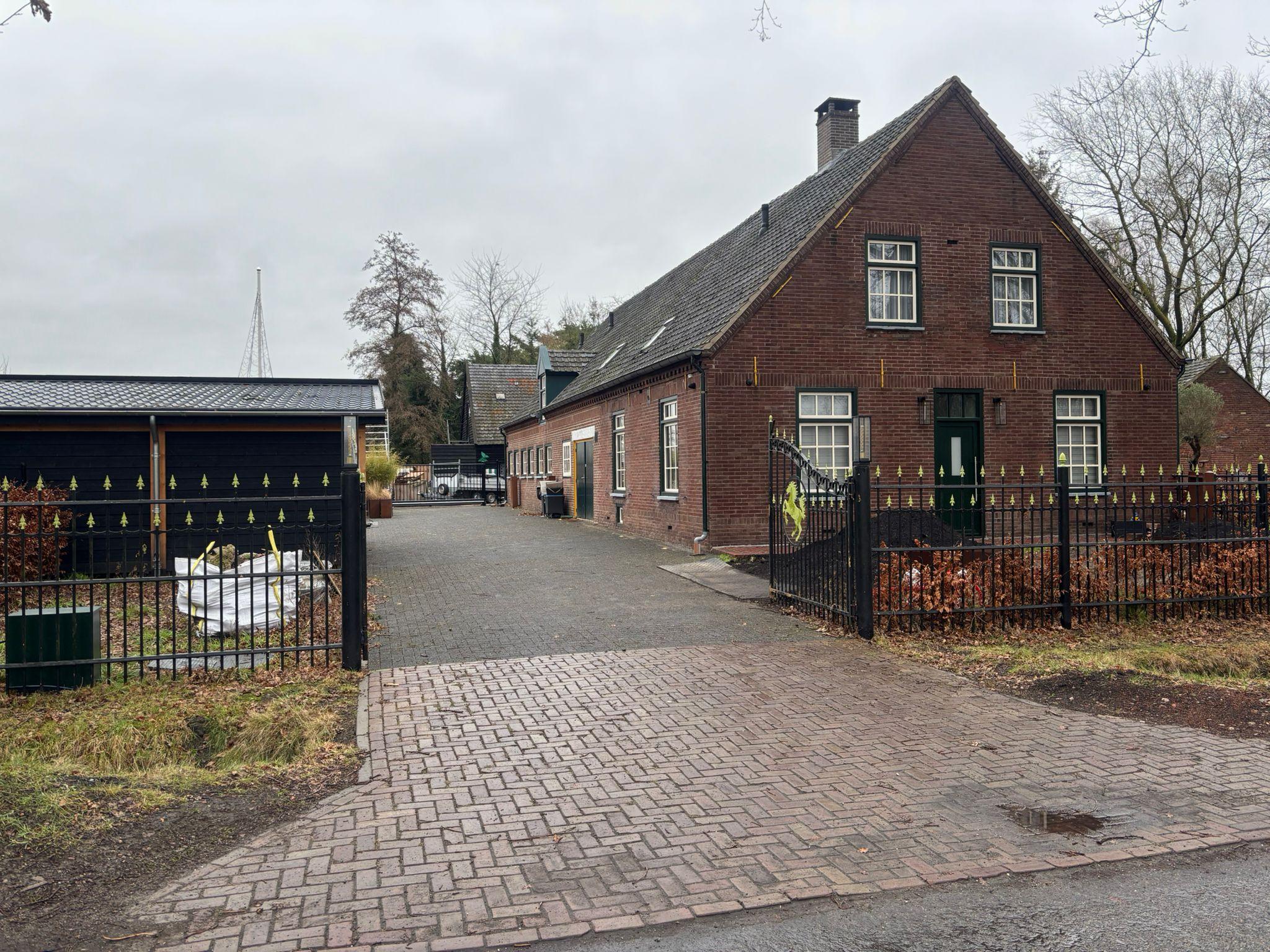 show all photos of Gijzenrooi