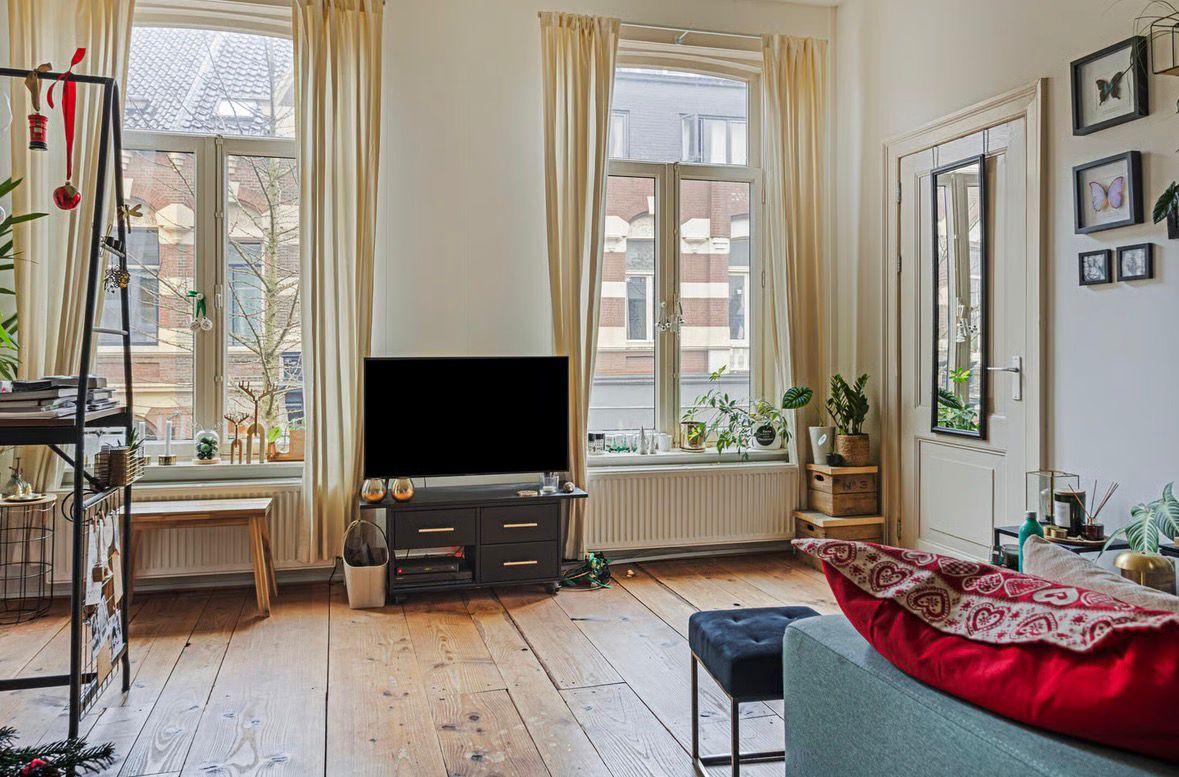 show all photos of van Welderenstraat