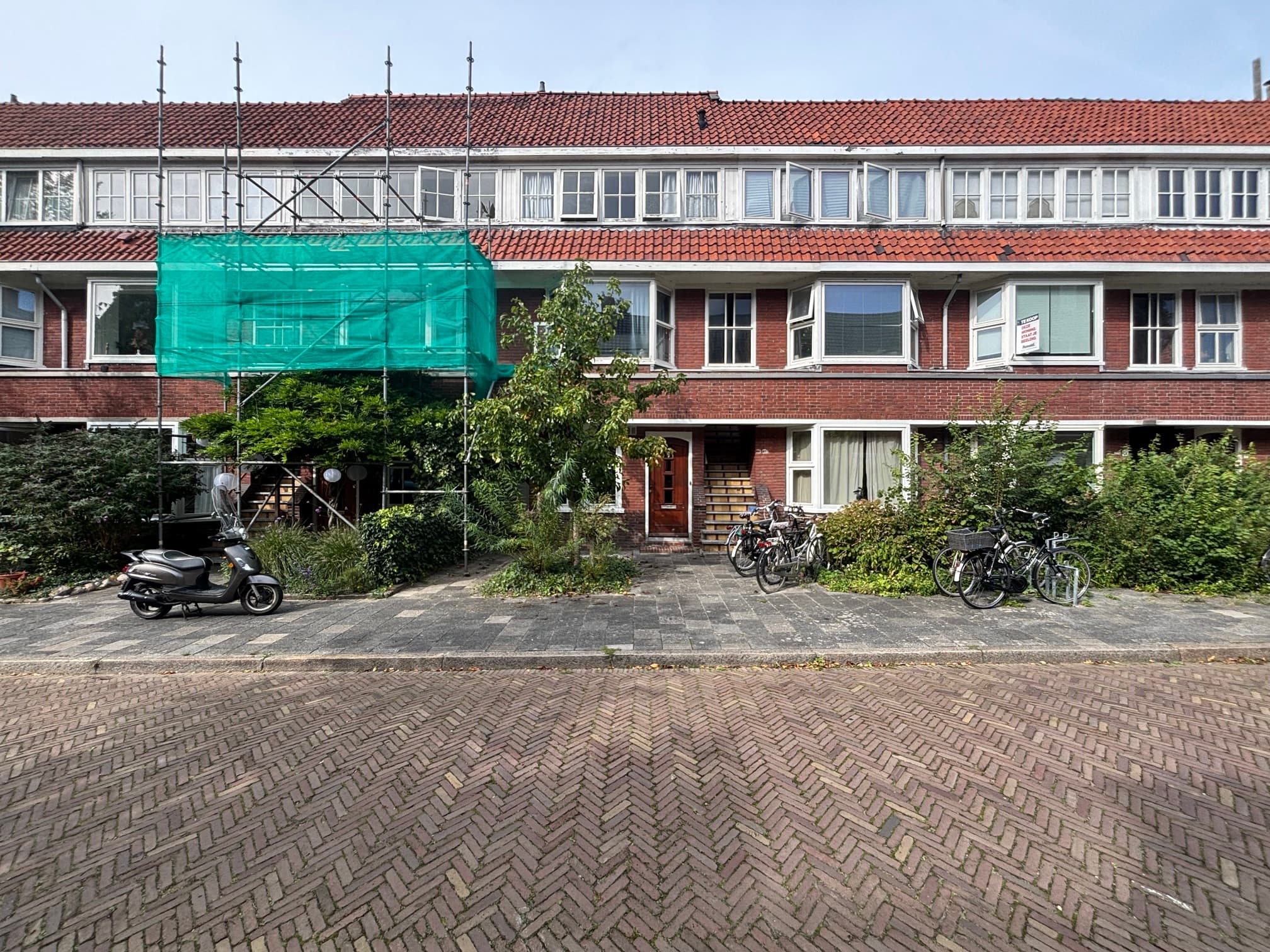 show all photos of Van der Waalsstraat