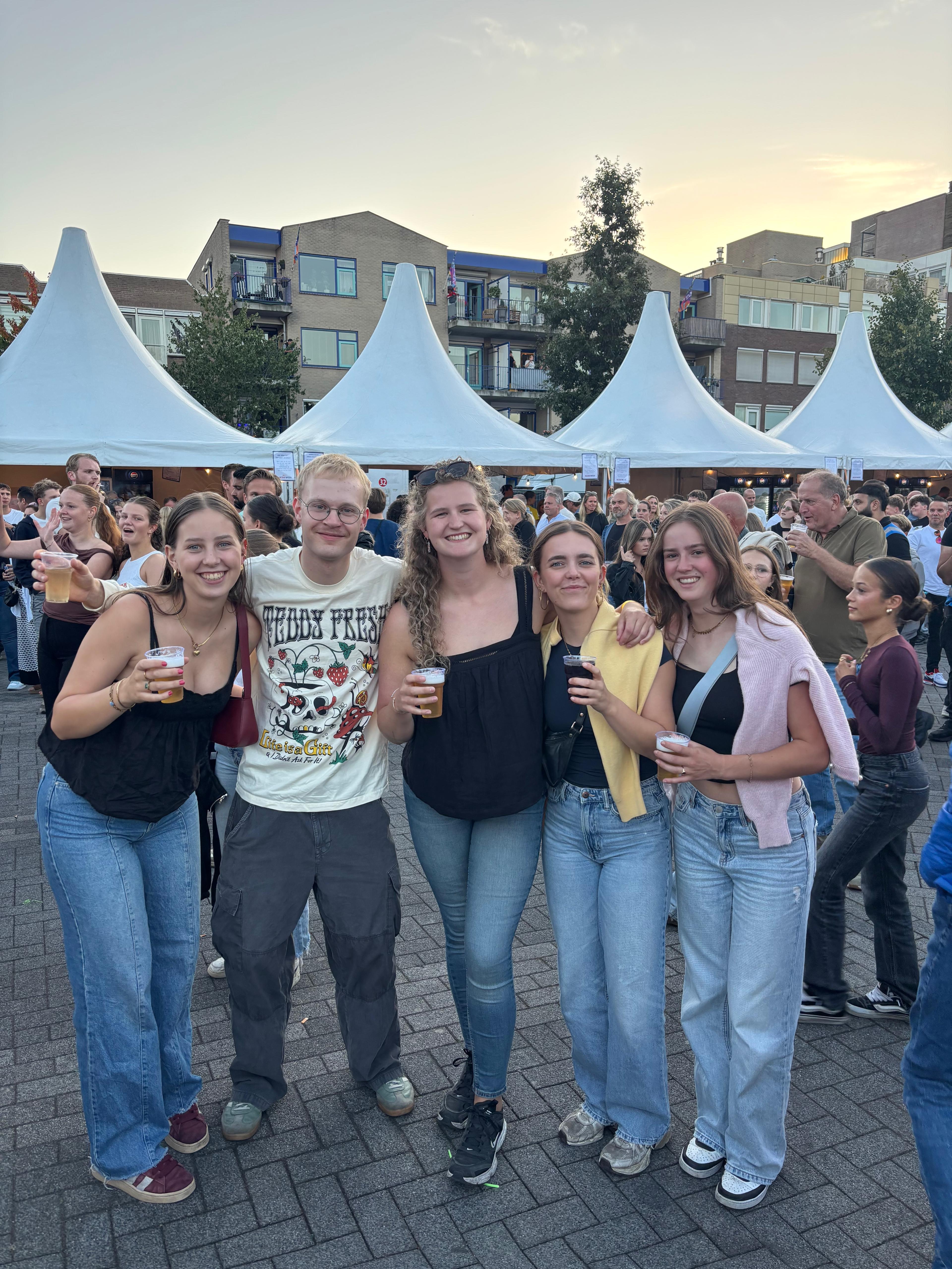 show all photos of Maanderweg